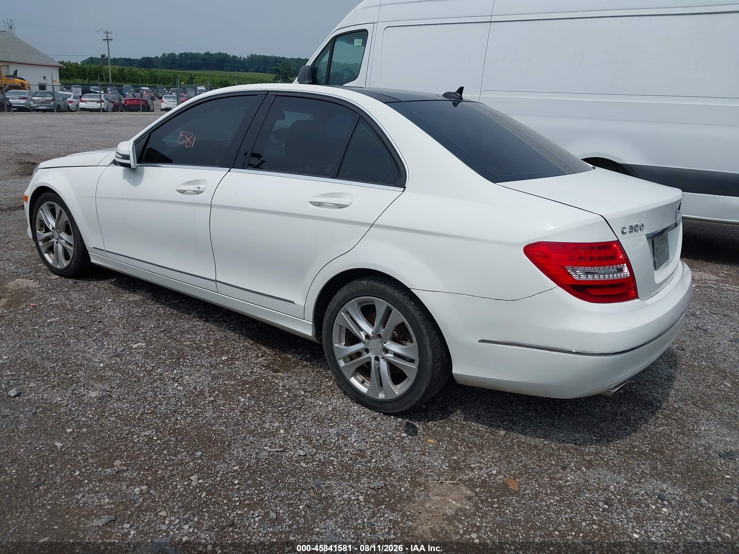 2013 Mercedes-benz C 300 Luxury 4matic White vin: WDDGF8AB3DG072115