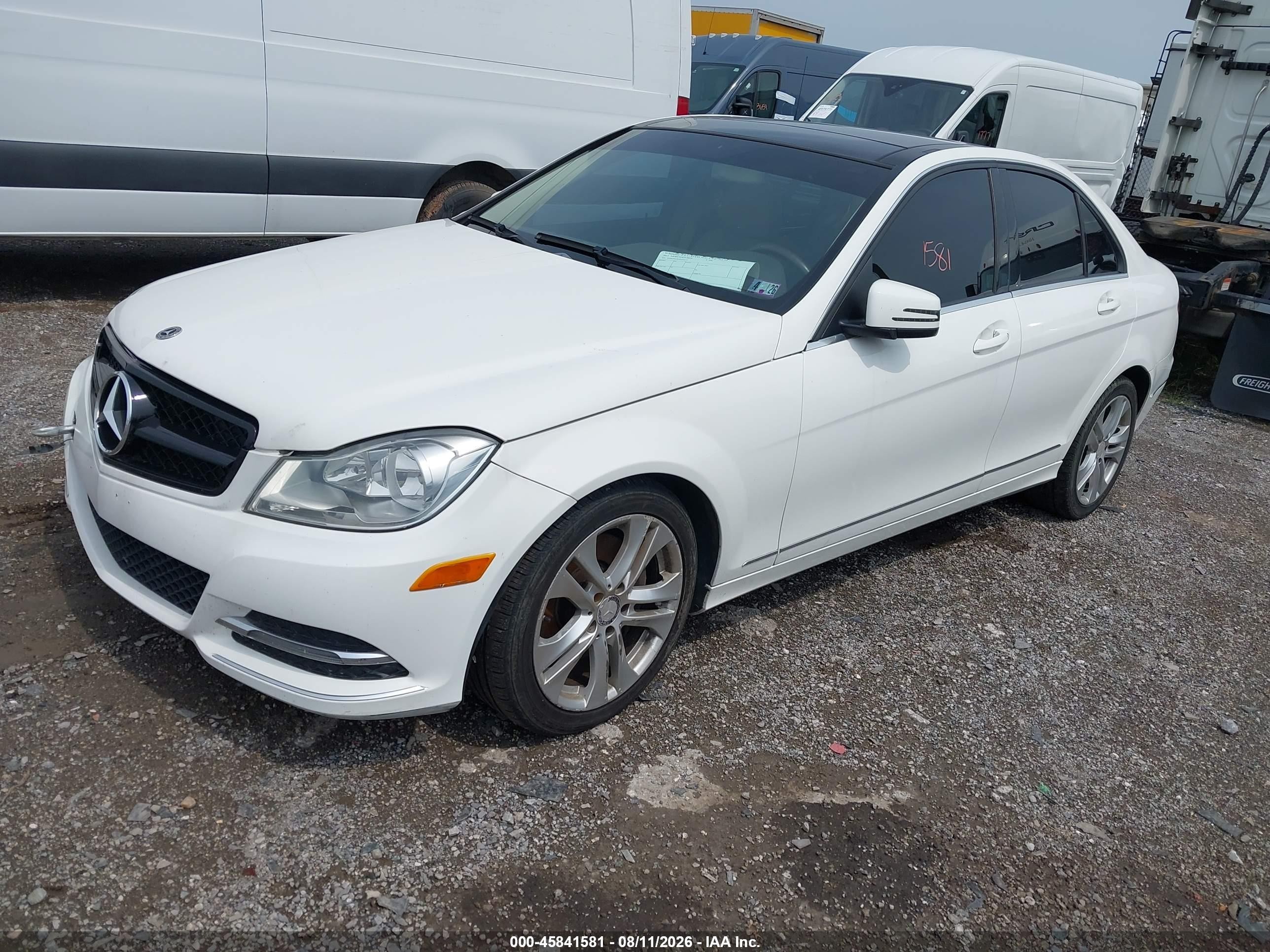 2013 Mercedes-benz C 300 Luxury 4matic White vin: WDDGF8AB3DG072115