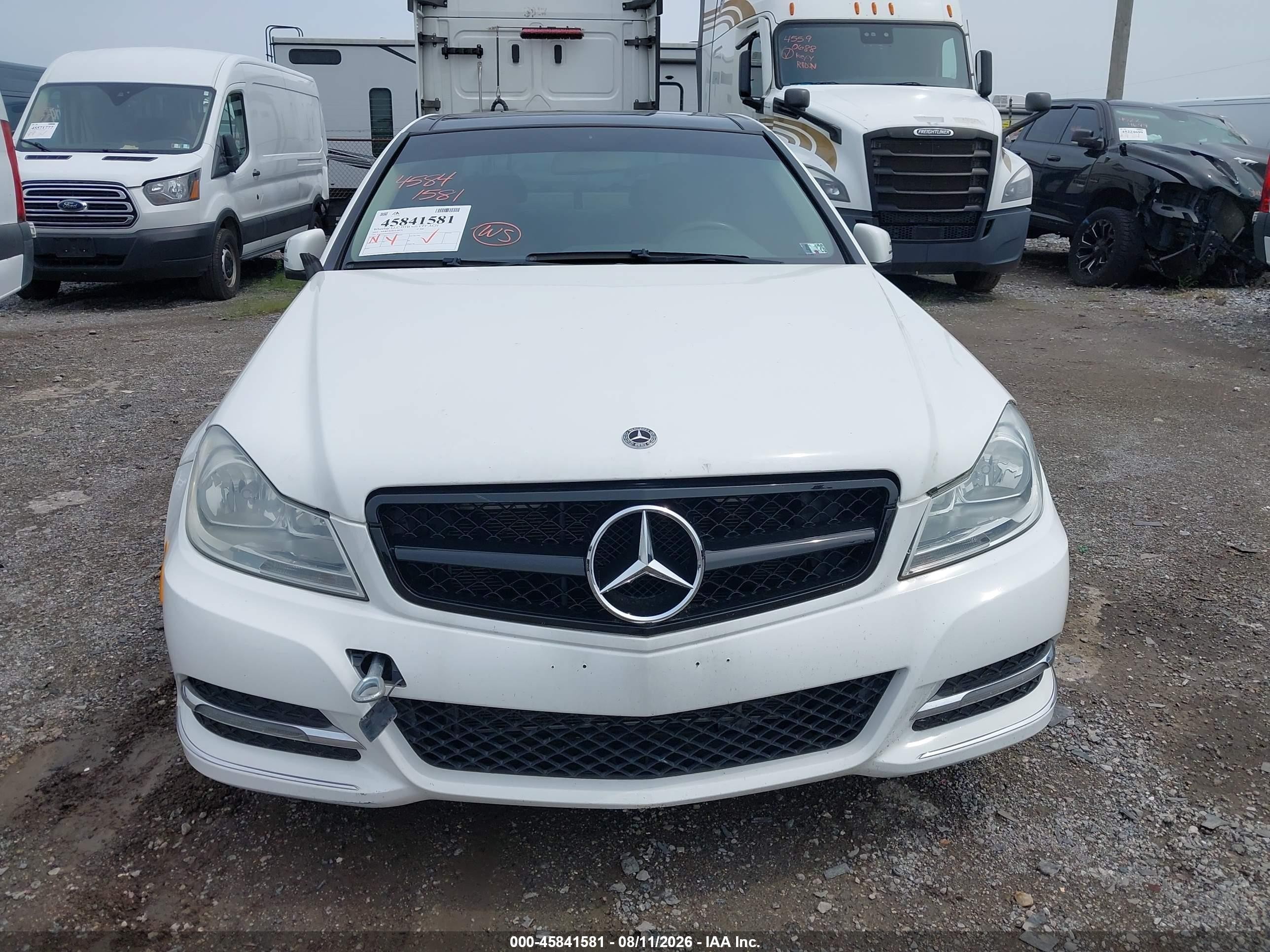 2013 Mercedes-benz C 300 Luxury 4matic White vin: WDDGF8AB3DG072115