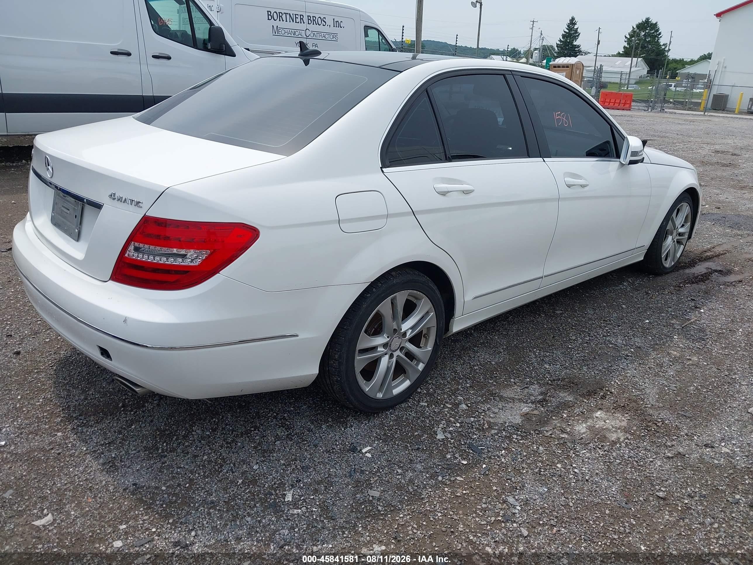 2013 Mercedes-benz C 300 Luxury 4matic White vin: WDDGF8AB3DG072115