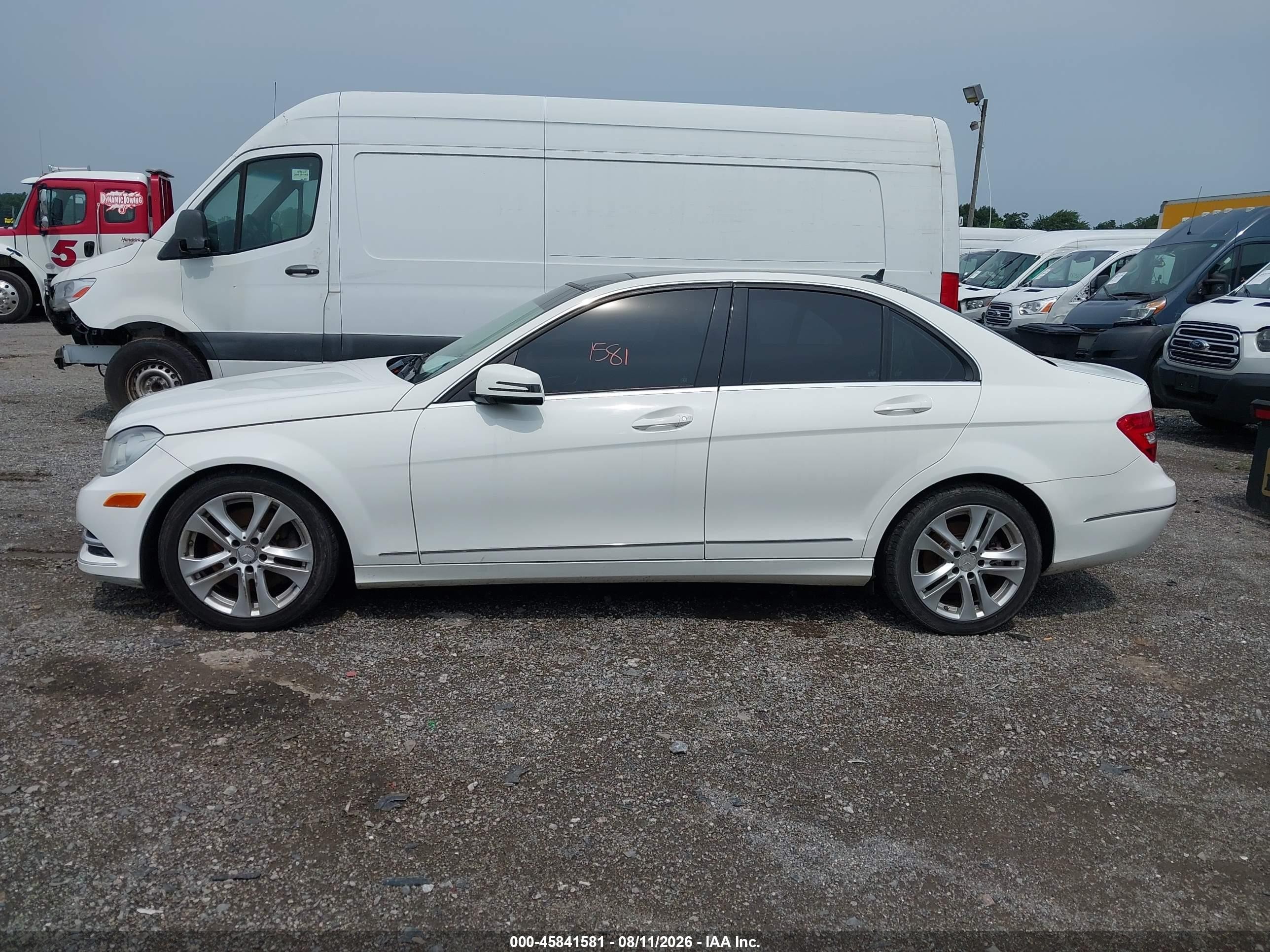 2013 Mercedes-benz C 300 Luxury 4matic White vin: WDDGF8AB3DG072115