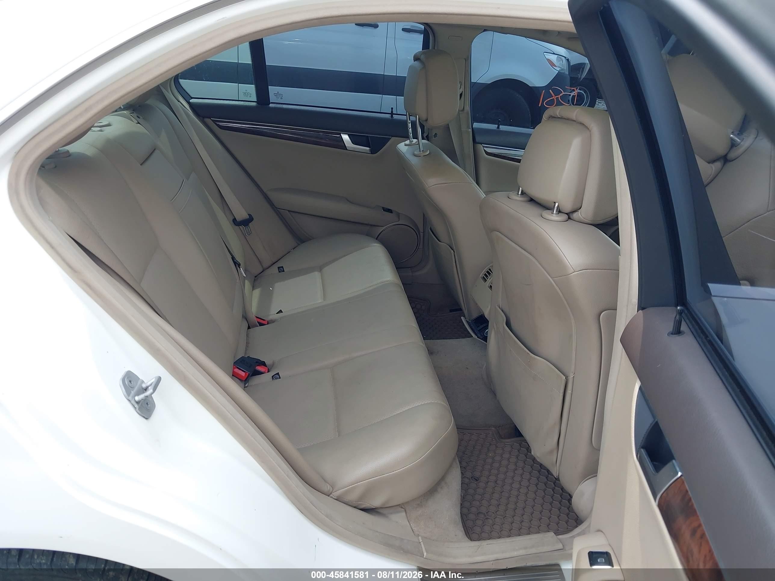 2013 Mercedes-benz C 300 Luxury 4matic White vin: WDDGF8AB3DG072115