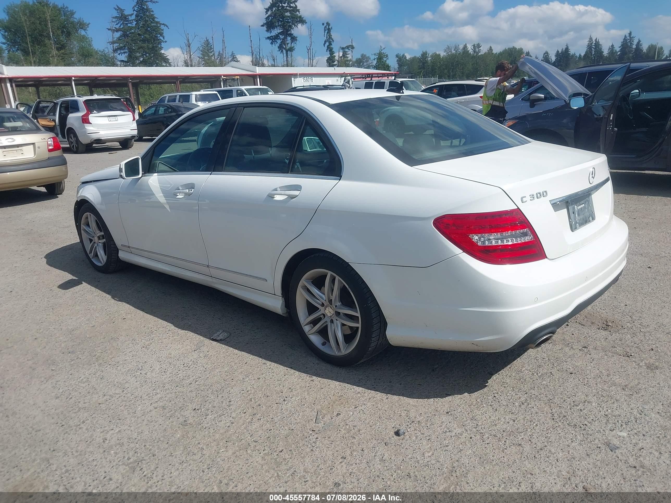 2013 Mercedes-benz C 300 Sport 4matic White vin: WDDGF8AB3DG076732