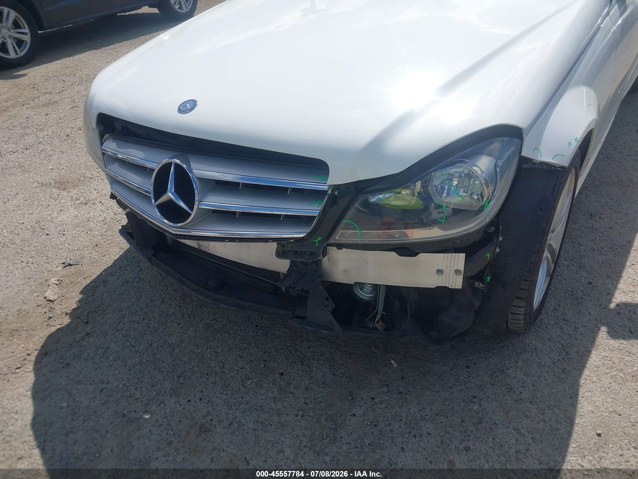 2013 Mercedes-benz C 300 Sport 4matic White vin: WDDGF8AB3DG076732
