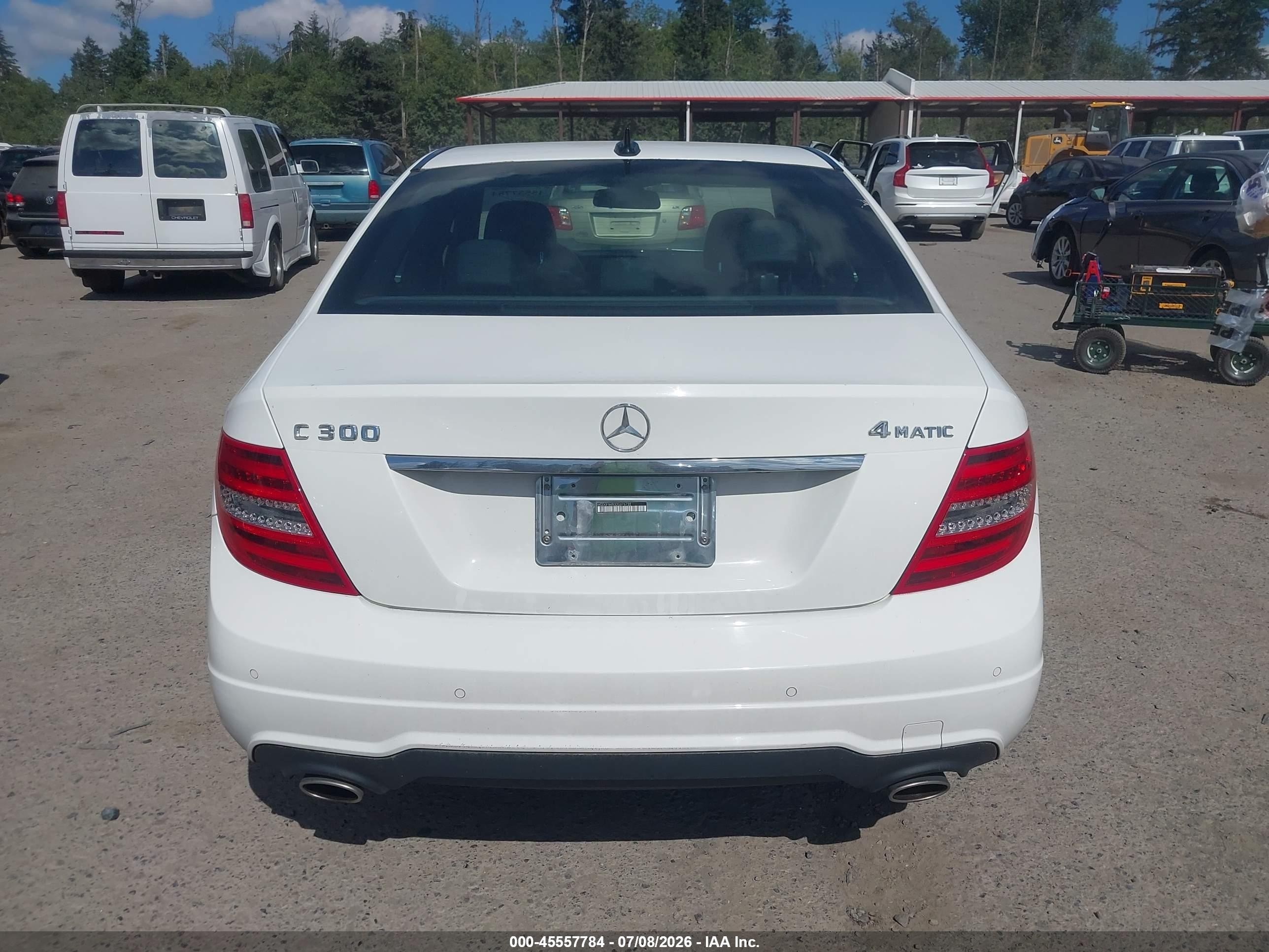 2013 Mercedes-benz C 300 Sport 4matic White vin: WDDGF8AB3DG076732