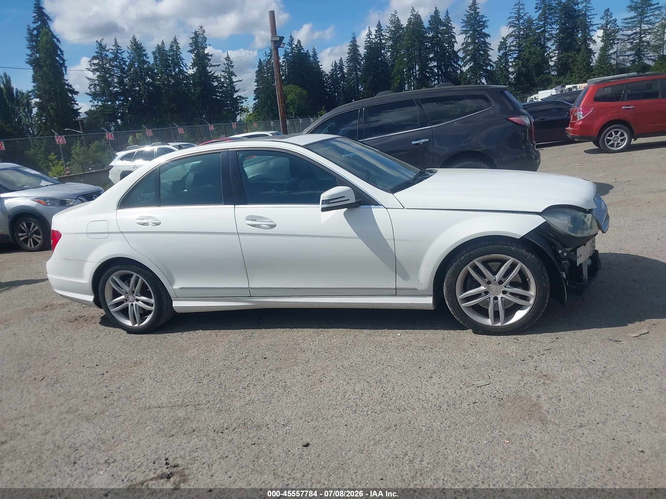 2013 Mercedes-benz C 300 Sport 4matic White vin: WDDGF8AB3DG076732