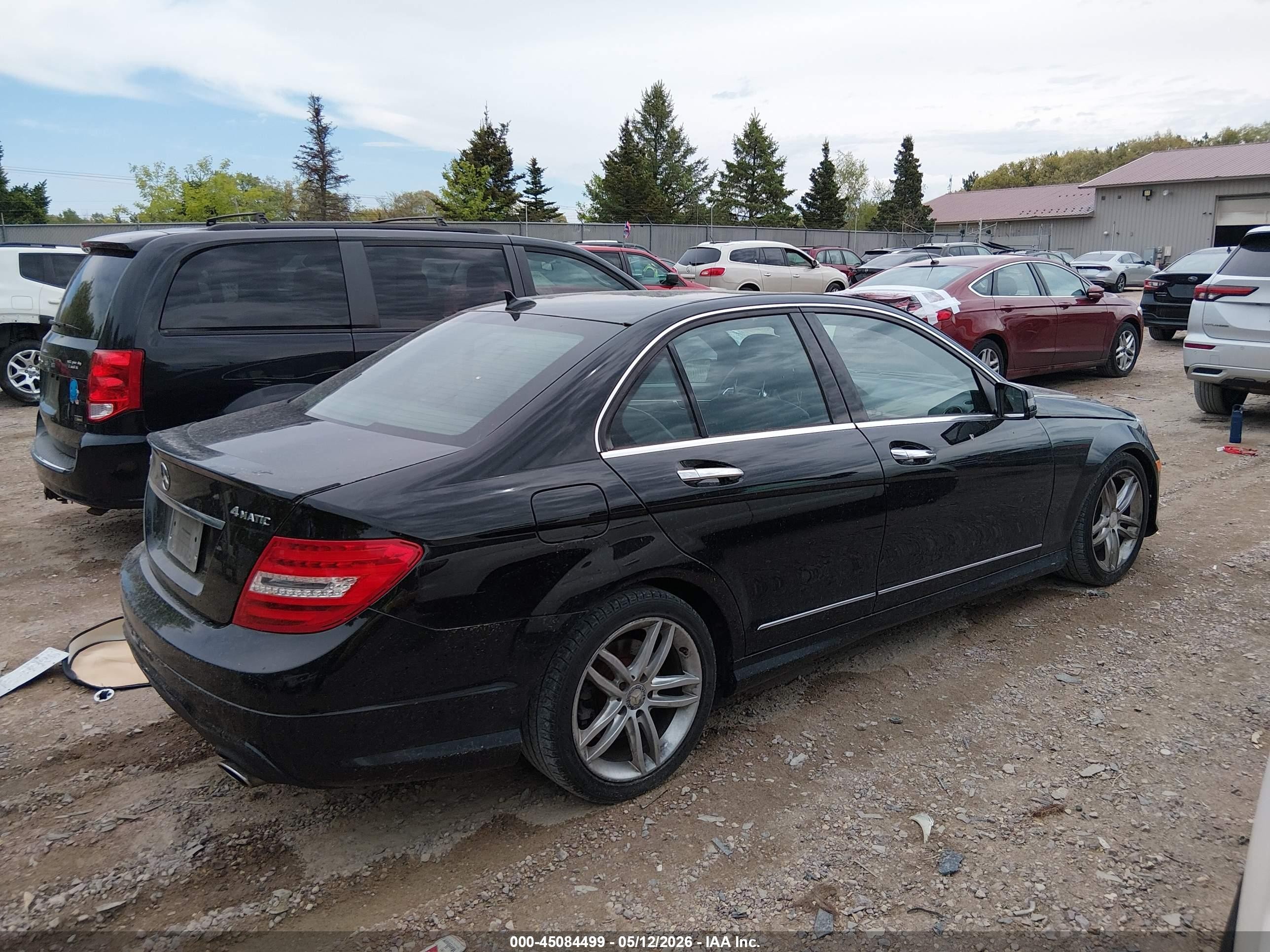 2013 Mercedes-benz C 300 Sport 4matic Черный vin: WDDGF8AB3DR241344