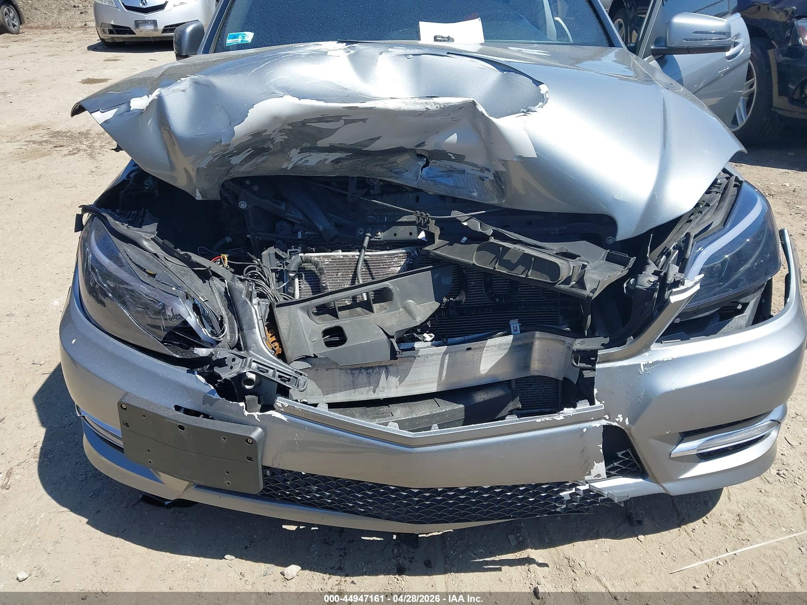2013 Mercedes-benz C 300 Sport 4matic Серебряный vin: WDDGF8AB3DR247435