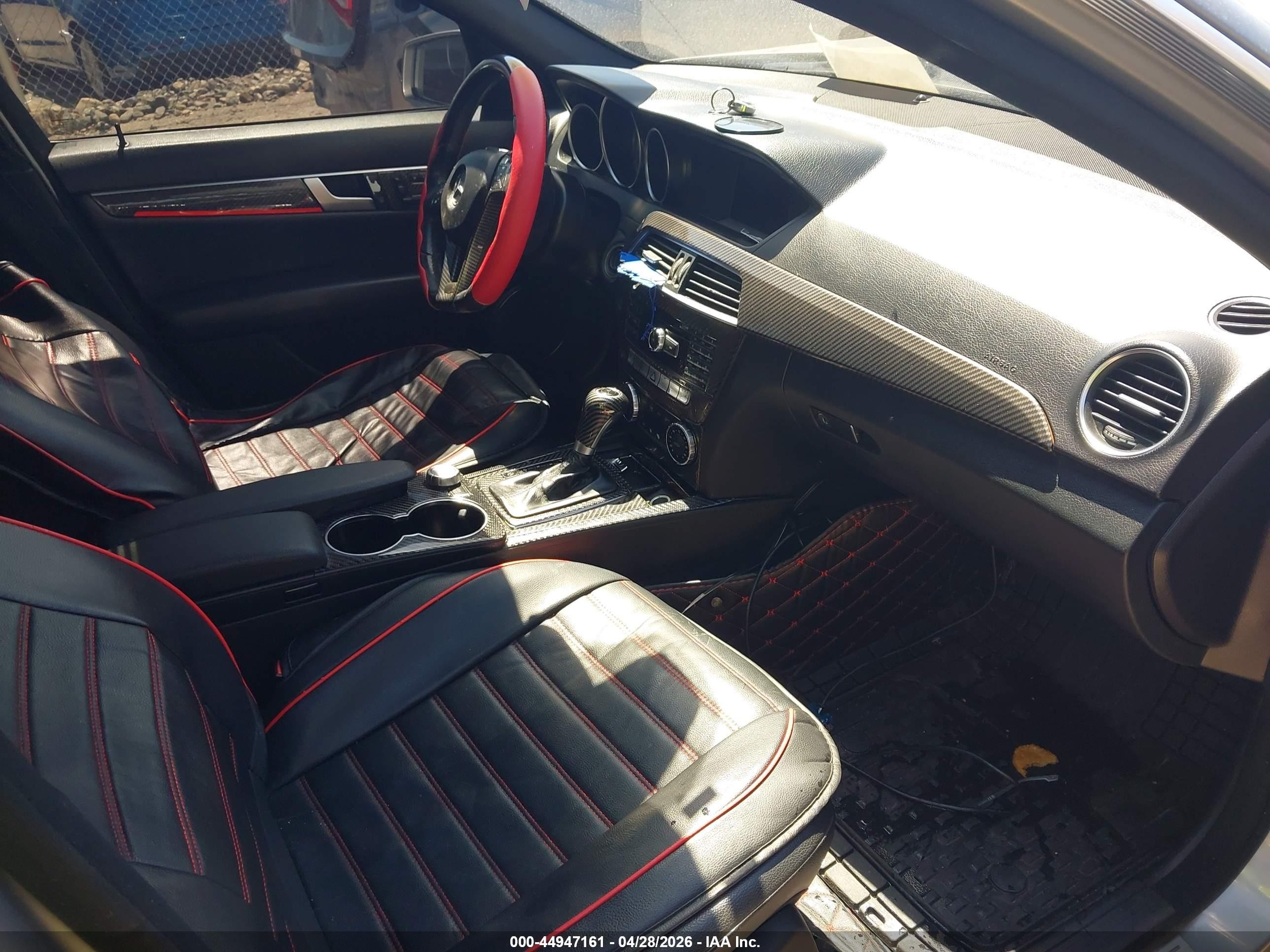 2013 Mercedes-benz C 300 Sport 4matic Серебряный vin: WDDGF8AB3DR247435