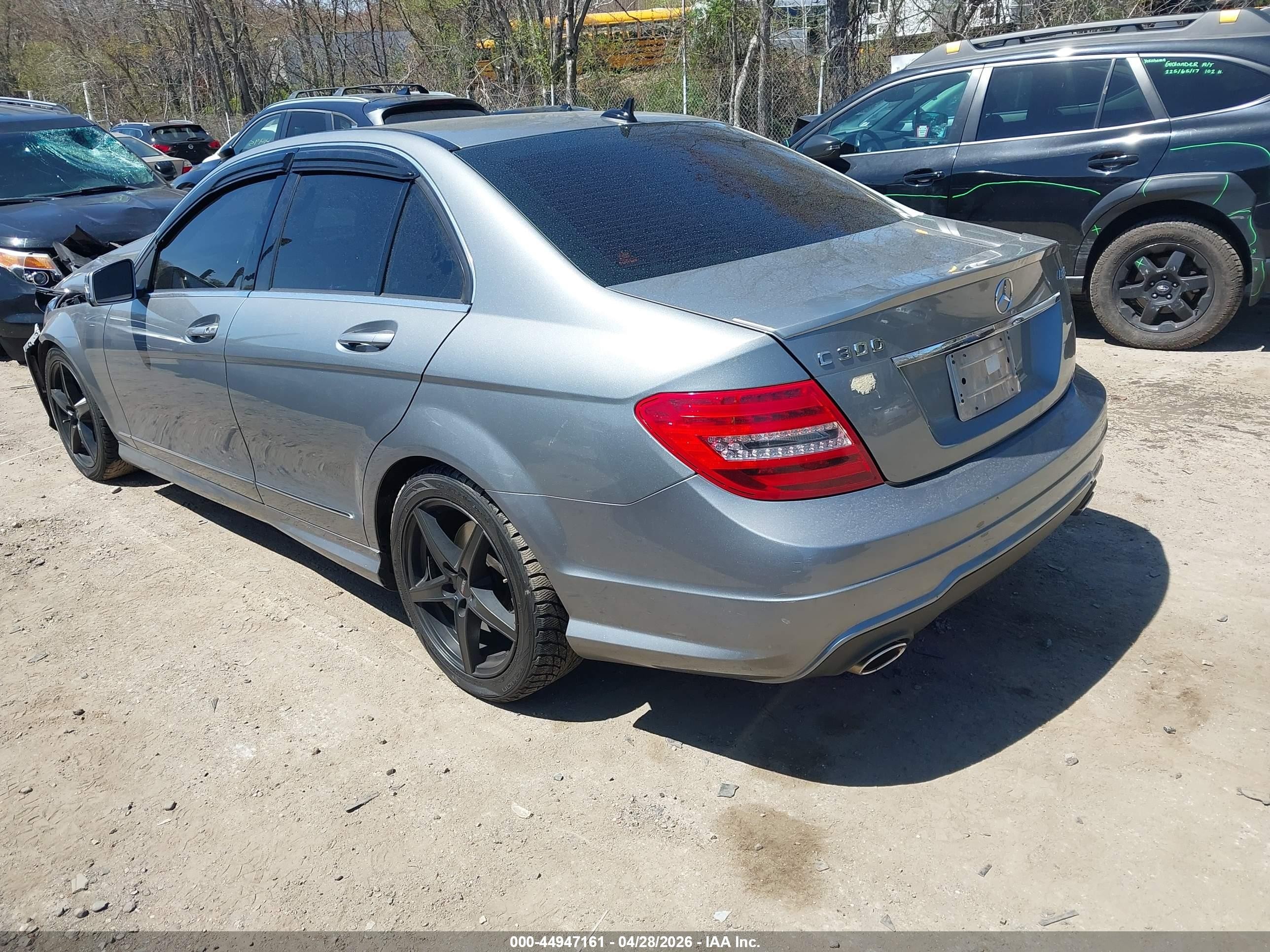 2013 Mercedes-benz C 300 Sport 4matic Серебряный vin: WDDGF8AB3DR247435