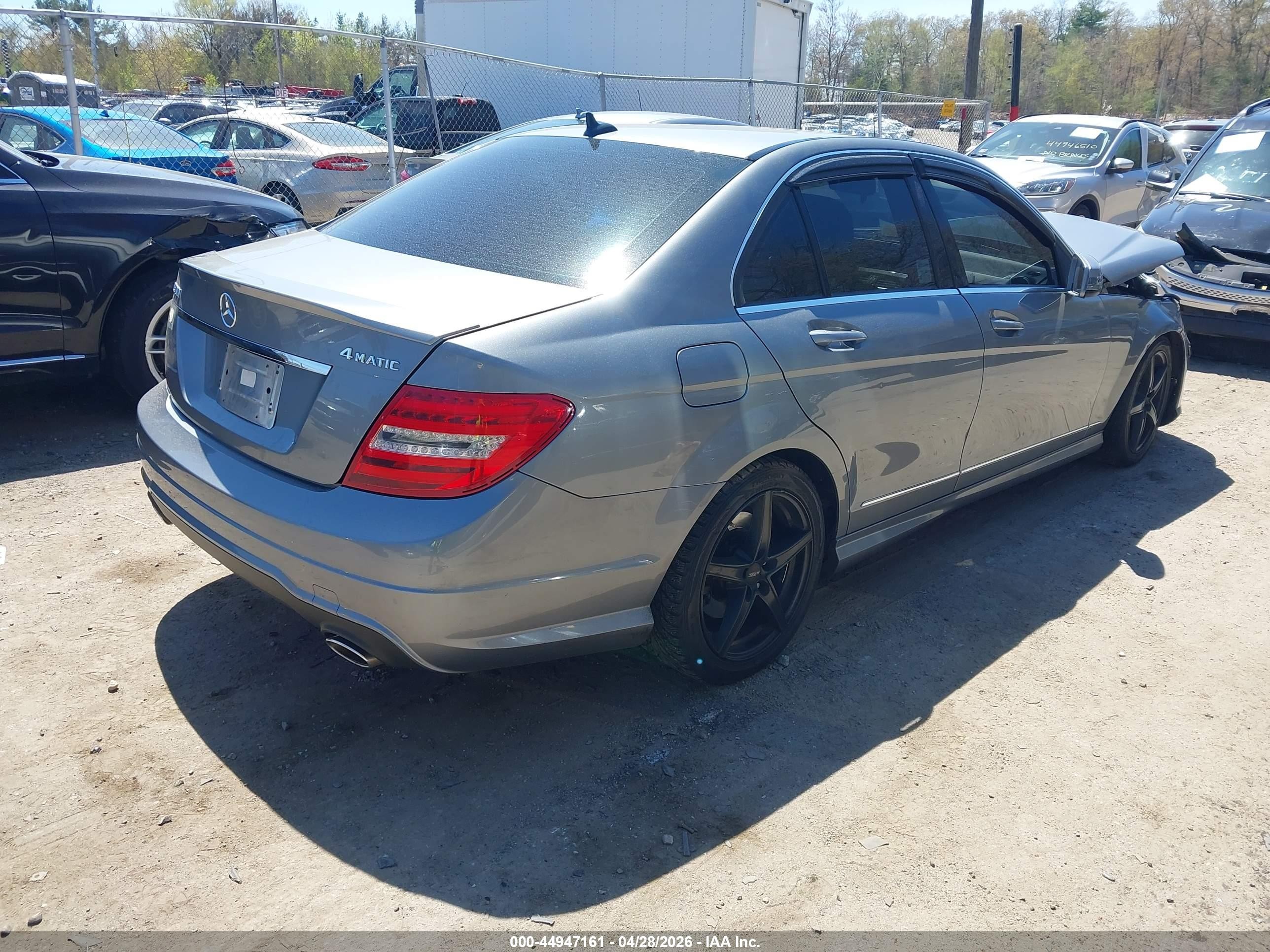 2013 Mercedes-benz C 300 Sport 4matic Серебряный vin: WDDGF8AB3DR247435