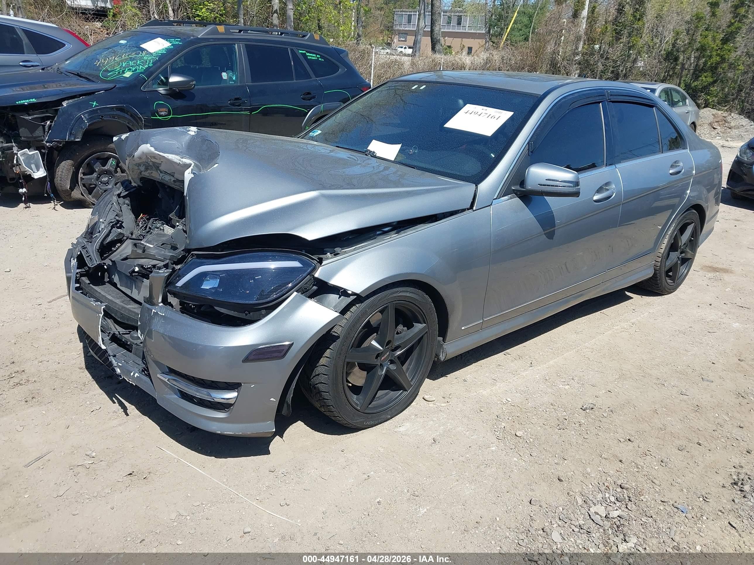 2013 Mercedes-benz C 300 Sport 4matic Серебряный vin: WDDGF8AB3DR247435
