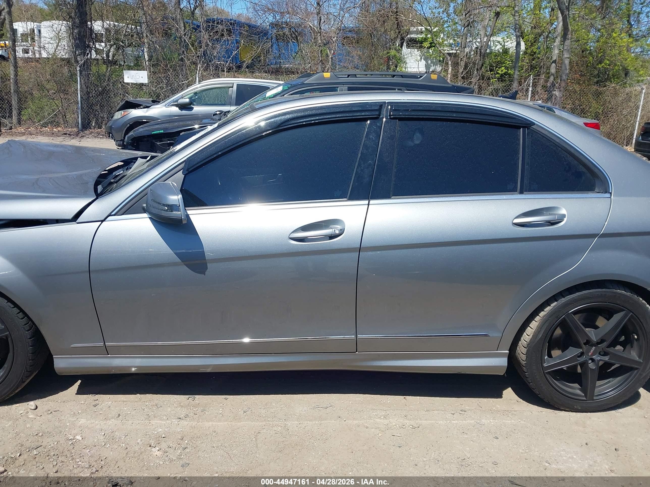 2013 Mercedes-benz C 300 Sport 4matic Серебряный vin: WDDGF8AB3DR247435