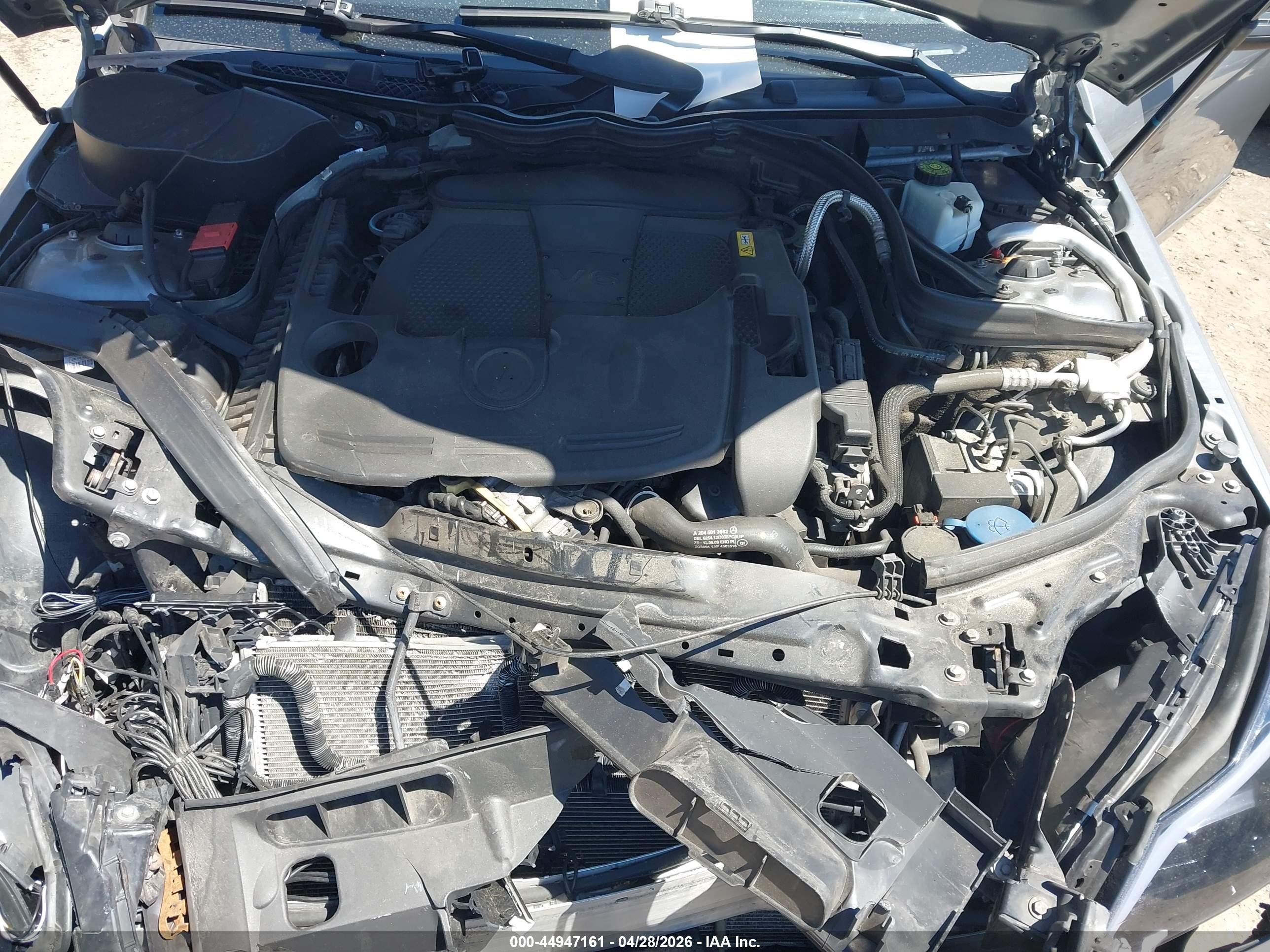 2013 Mercedes-benz C 300 Sport 4matic Серебряный vin: WDDGF8AB3DR247435