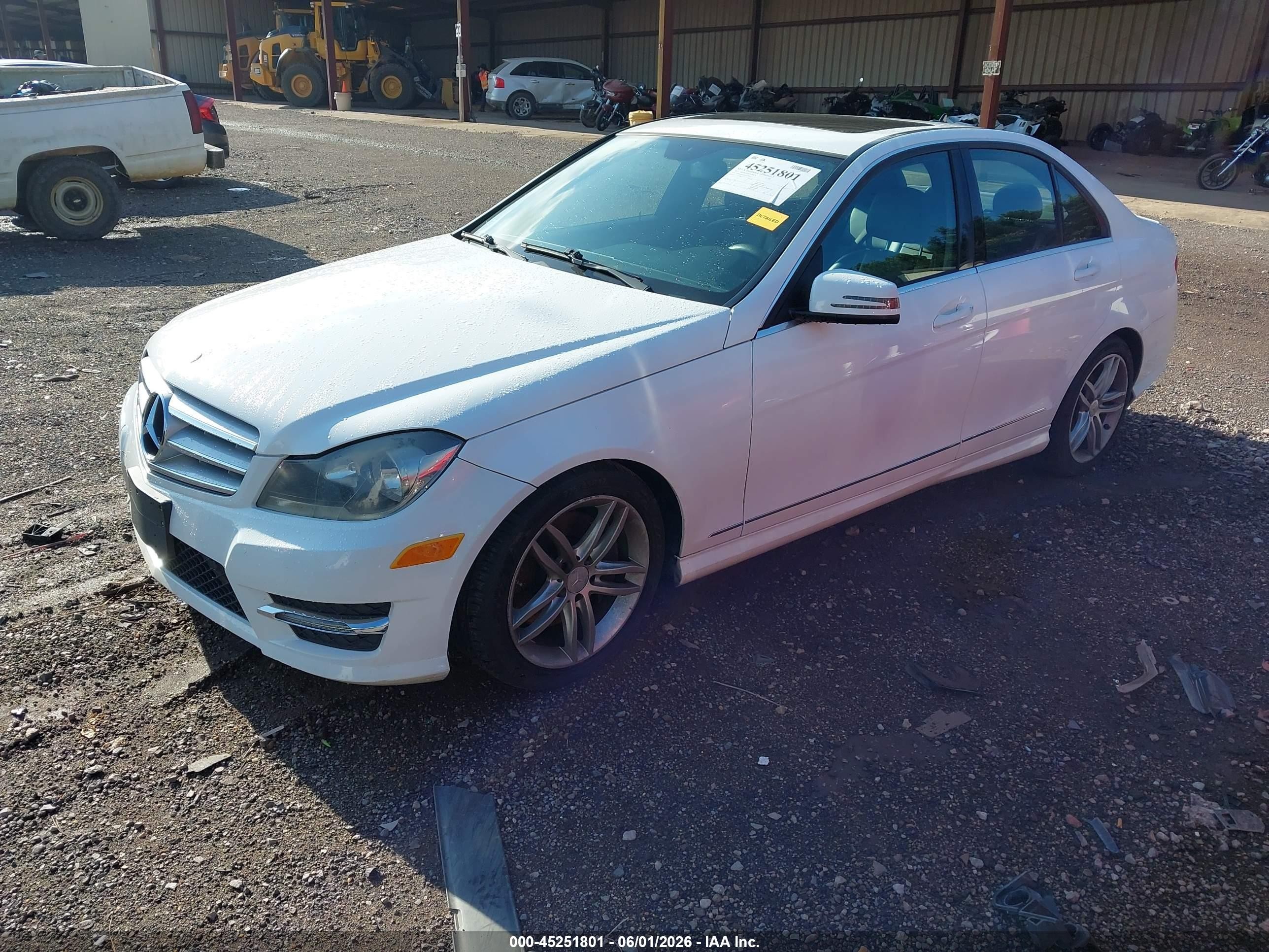 2013 Mercedes-benz C 300 Sport 4matic Белый vin: WDDGF8AB3DR252375