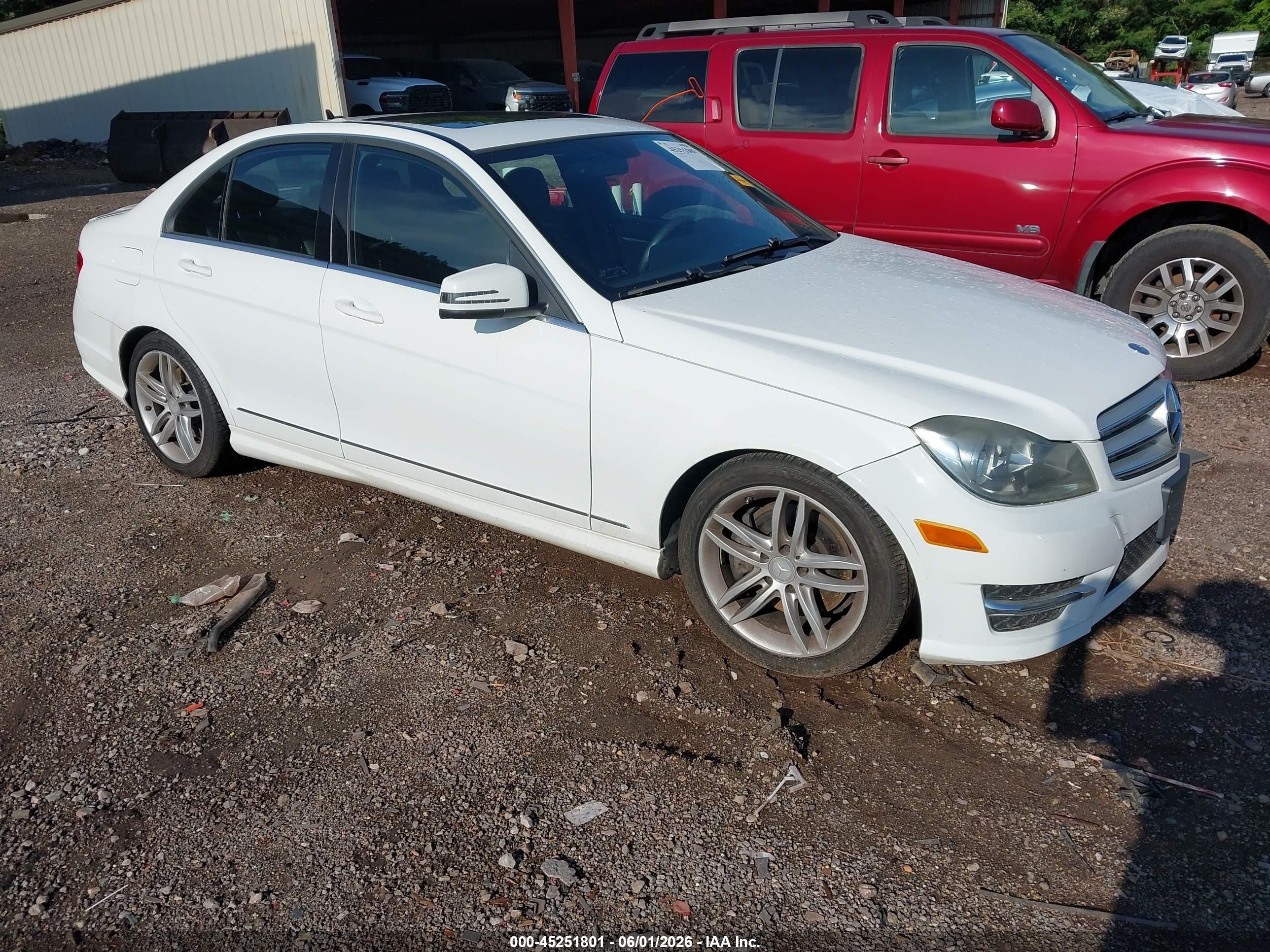 2013 Mercedes-benz C 300 Sport 4matic White vin: WDDGF8AB3DR252375