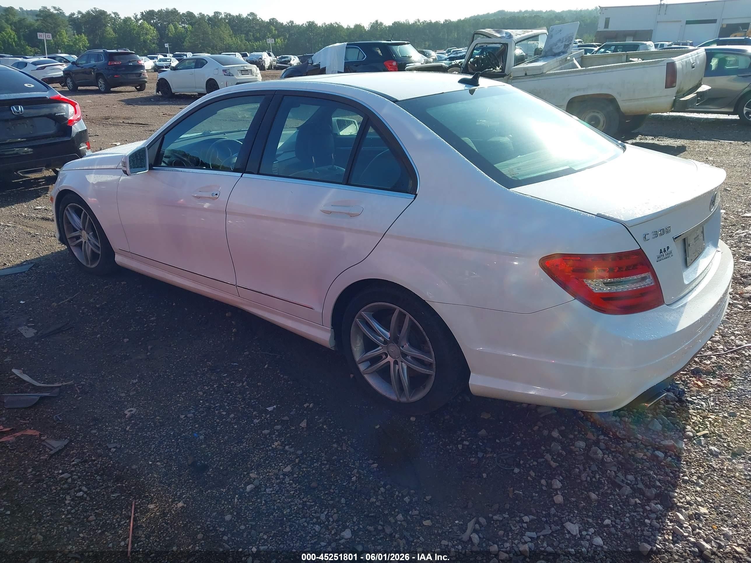 2013 Mercedes-benz C 300 Sport 4matic Белый vin: WDDGF8AB3DR252375