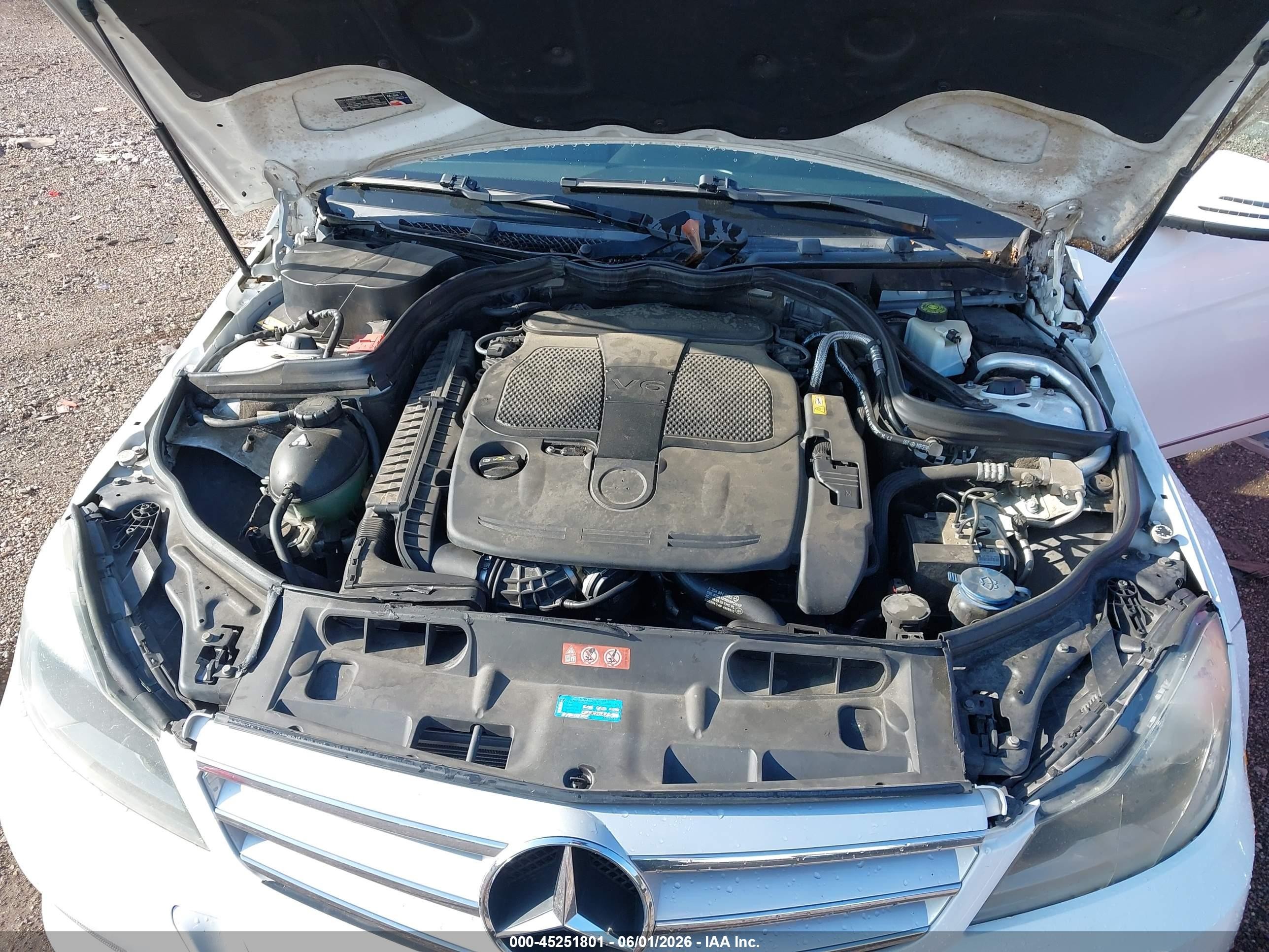 2013 Mercedes-benz C 300 Sport 4matic Белый vin: WDDGF8AB3DR252375