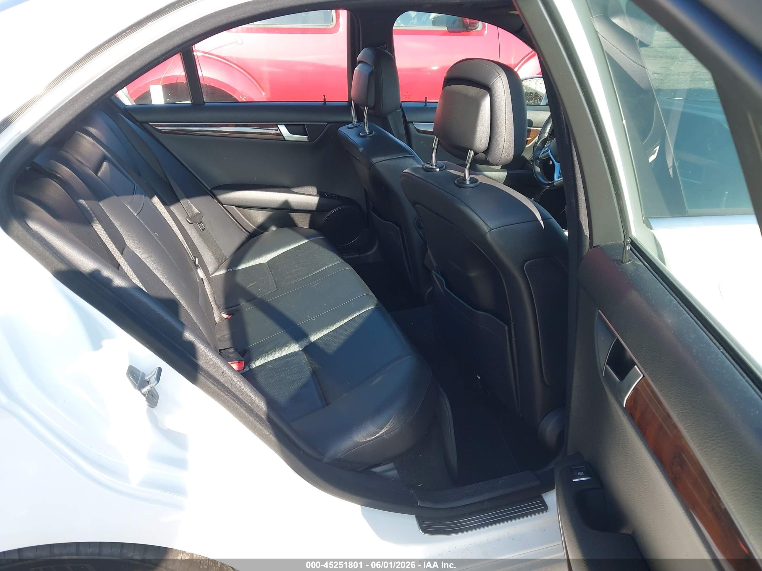 2013 Mercedes-benz C 300 Sport 4matic Белый vin: WDDGF8AB3DR252375