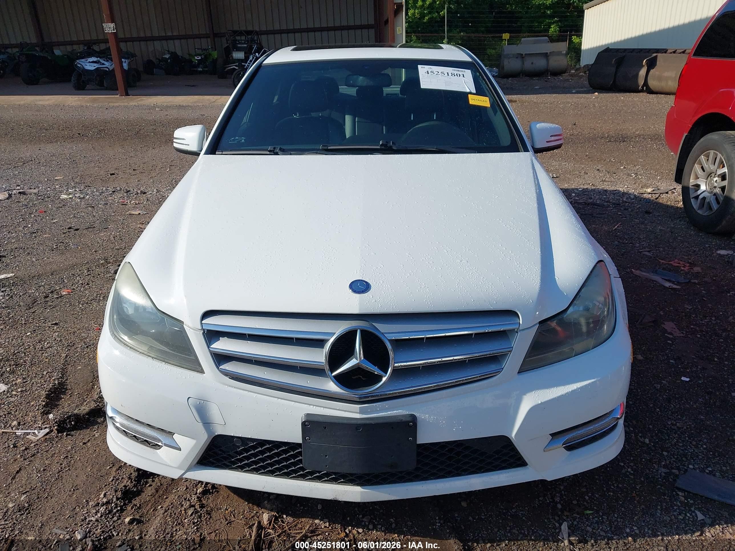 2013 Mercedes-benz C 300 Sport 4matic Белый vin: WDDGF8AB3DR252375