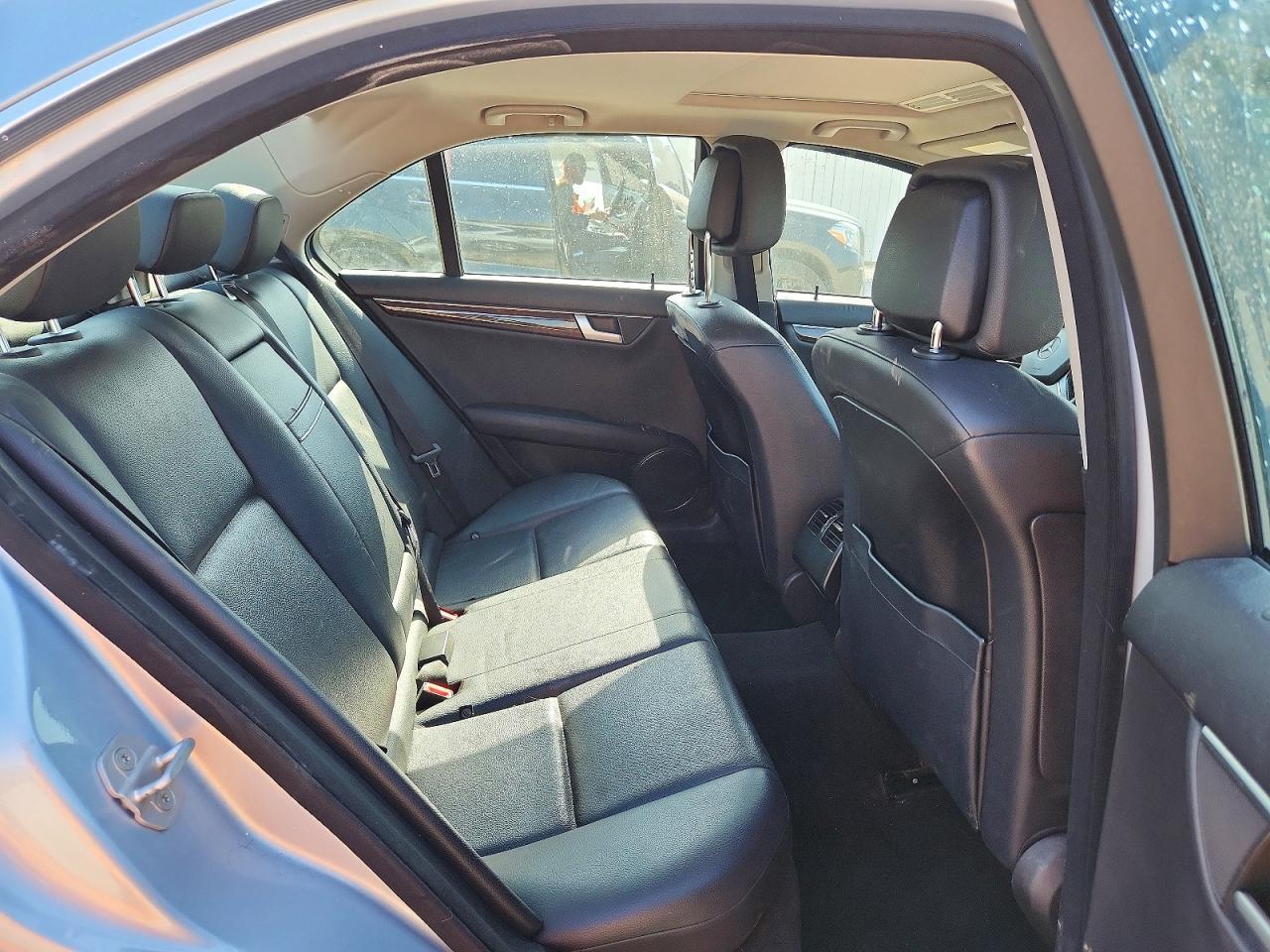 2013 Mercedes-benz C 300 4matic Turquoise vin: WDDGF8AB3DR252814