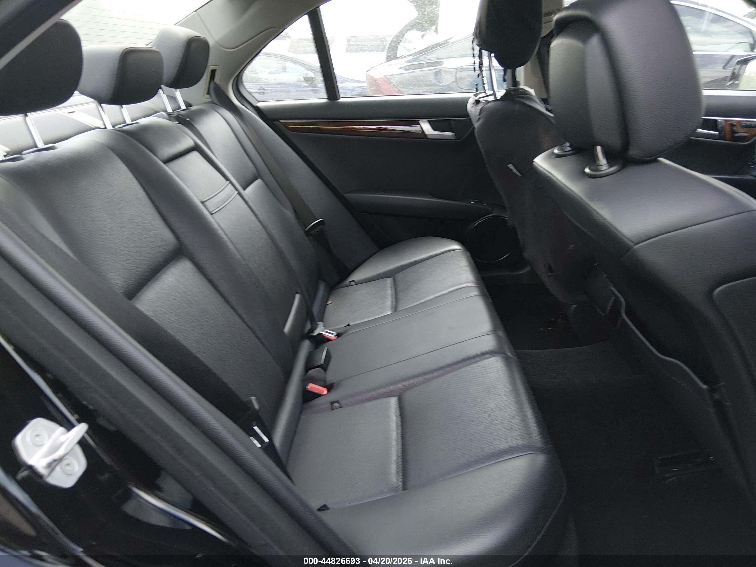 2013 Mercedes-benz C 300 Luxury 4matic Black vin: WDDGF8AB3DR252828