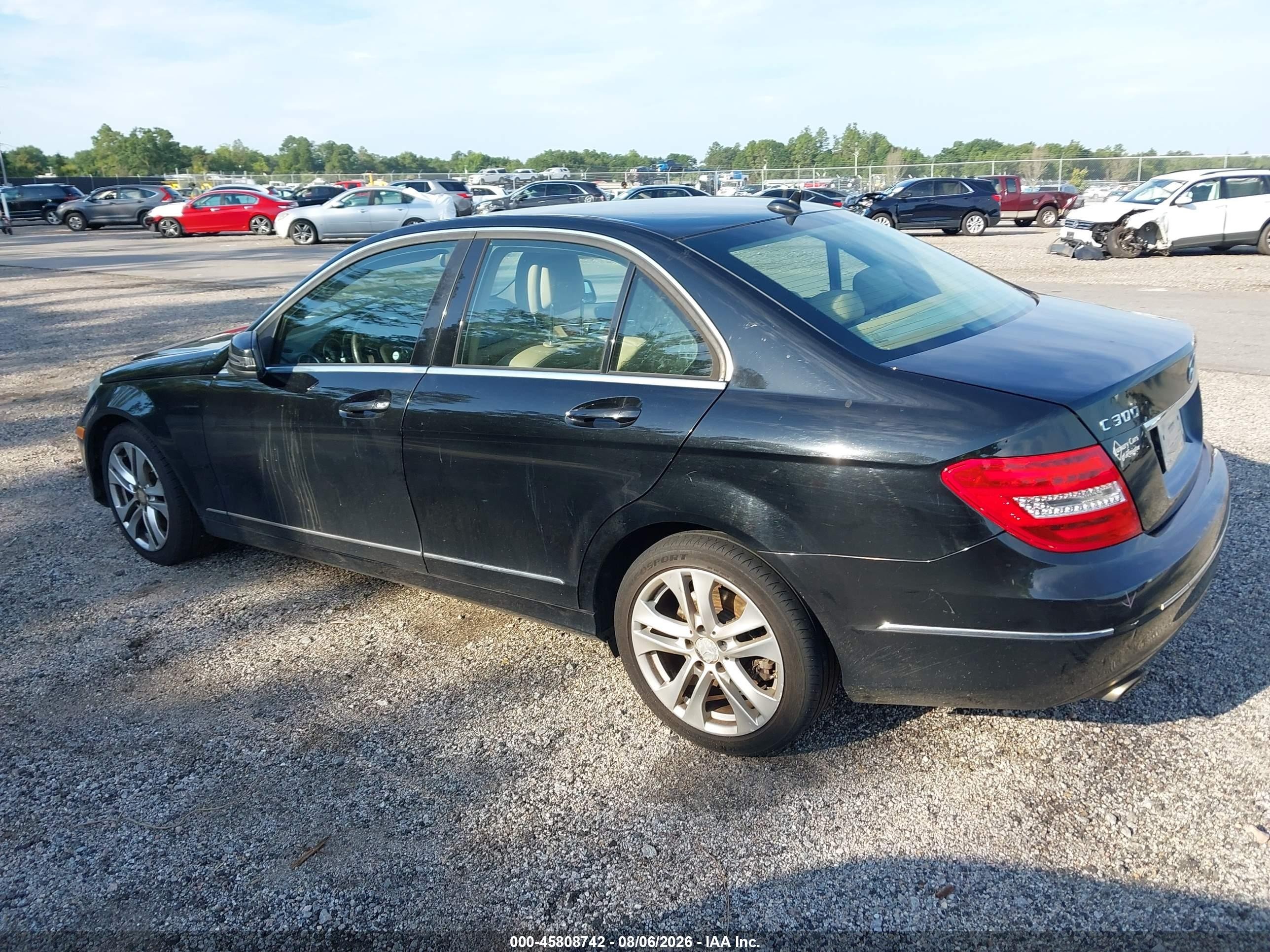 2013 Mercedes-benz C 300 Luxury 4matic Черный vin: WDDGF8AB3DR254840