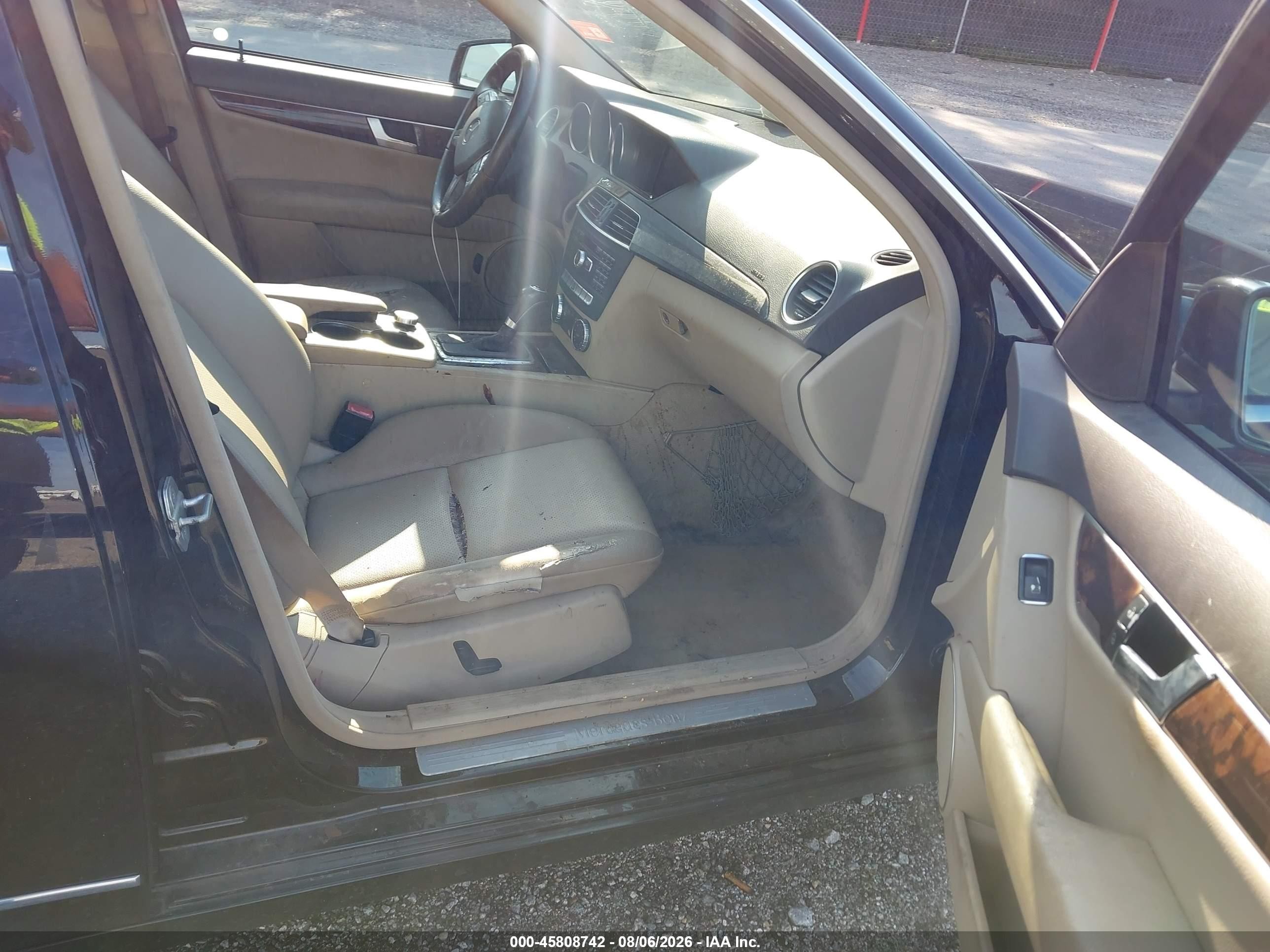 2013 Mercedes-benz C 300 Luxury 4matic Черный vin: WDDGF8AB3DR254840