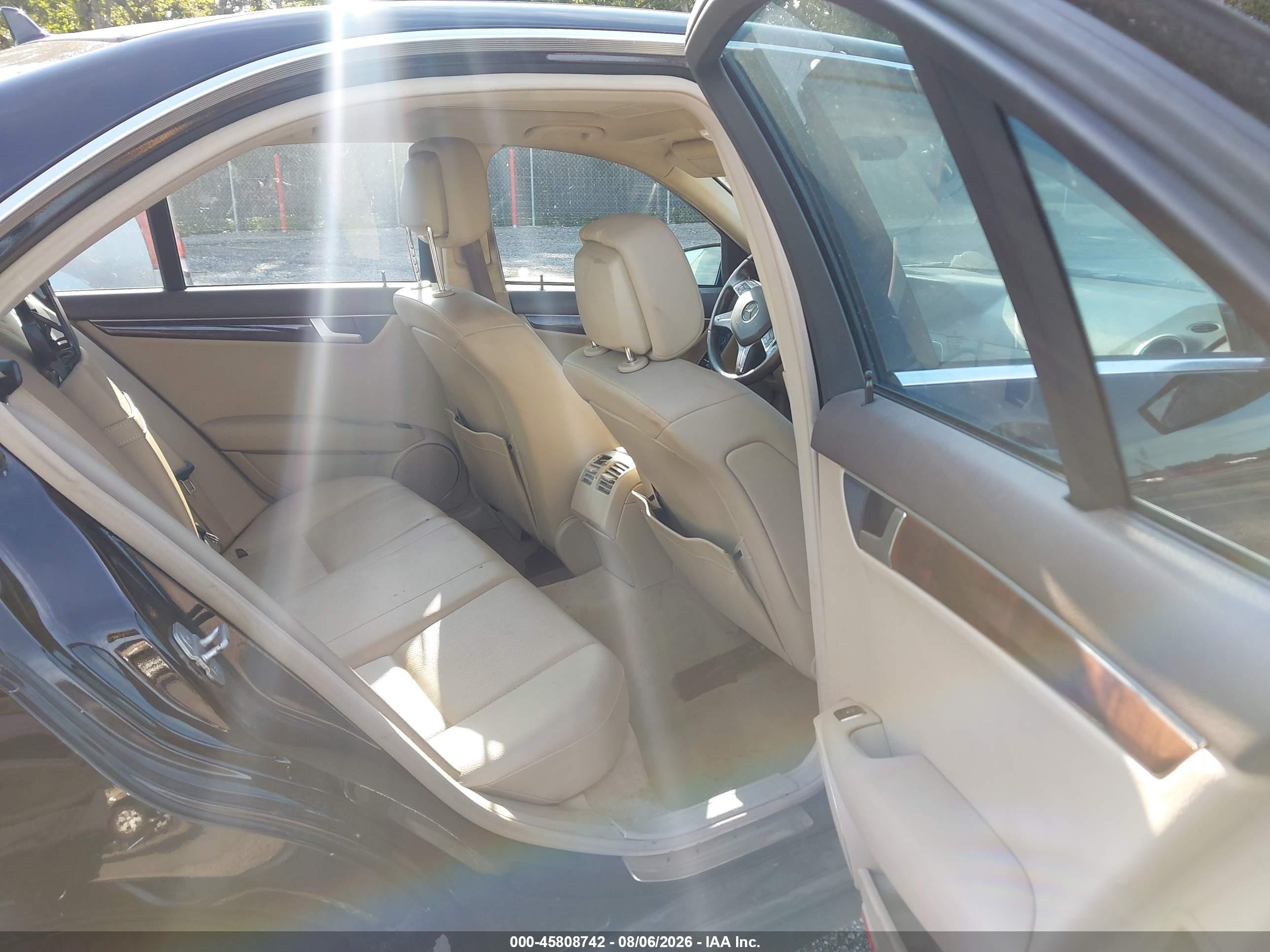 2013 Mercedes-benz C 300 Luxury 4matic Черный vin: WDDGF8AB3DR254840