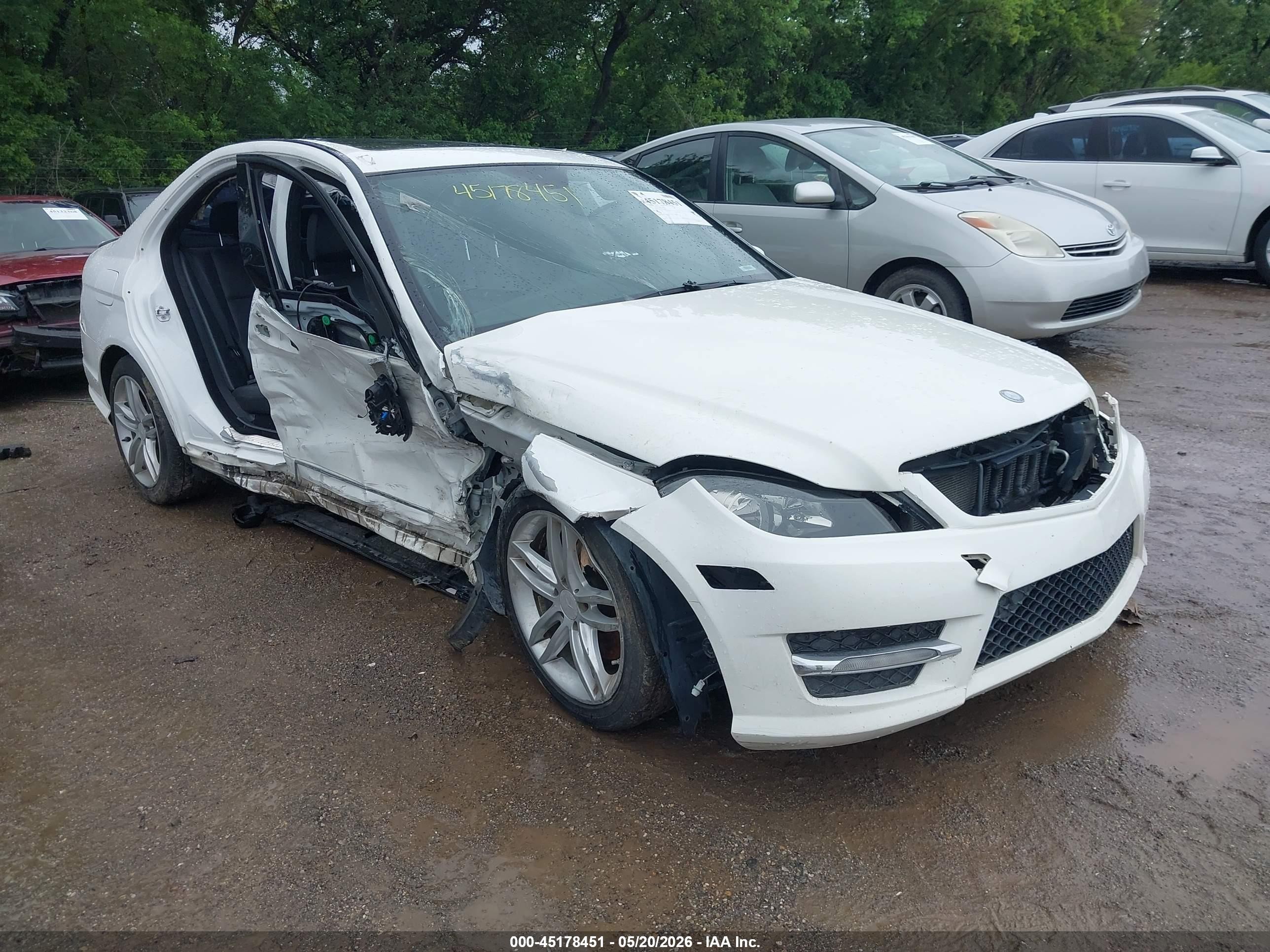 2013 Mercedes-benz C 300 Sport 4matic White vin: WDDGF8AB3DR266244