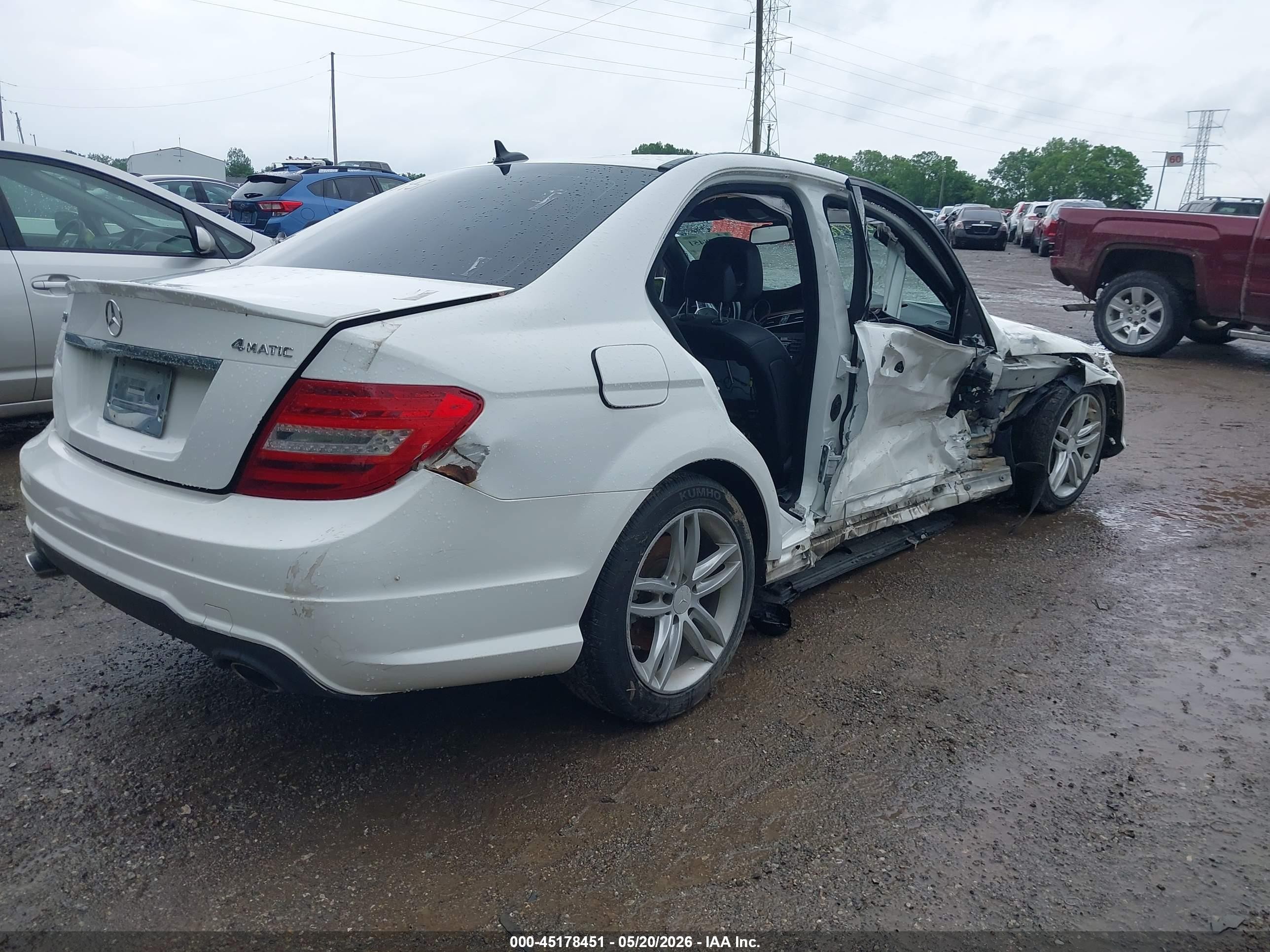 2013 Mercedes-benz C 300 Sport 4matic White vin: WDDGF8AB3DR266244
