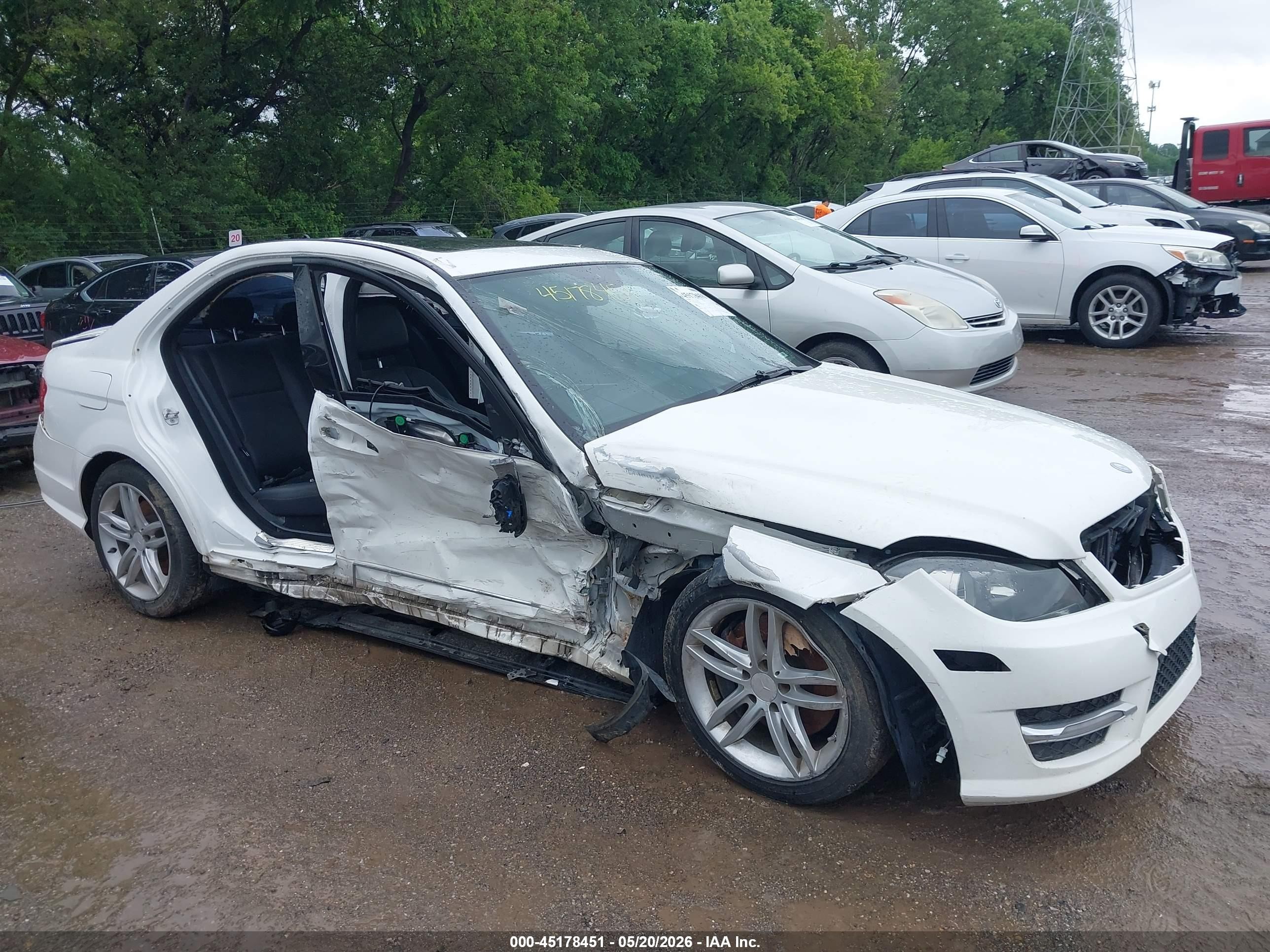 2013 Mercedes-benz C 300 Sport 4matic White vin: WDDGF8AB3DR266244