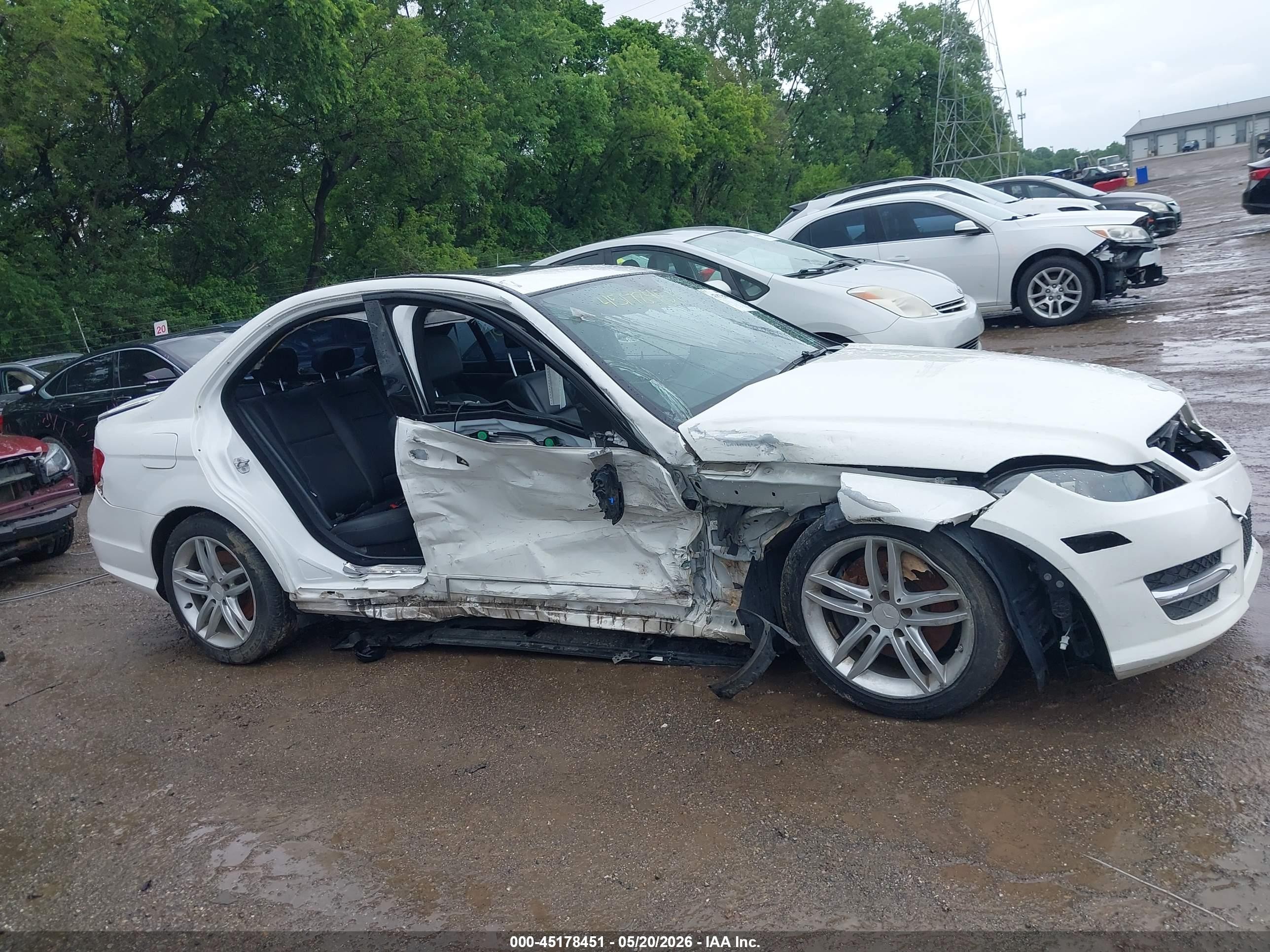 2013 Mercedes-benz C 300 Sport 4matic White vin: WDDGF8AB3DR266244
