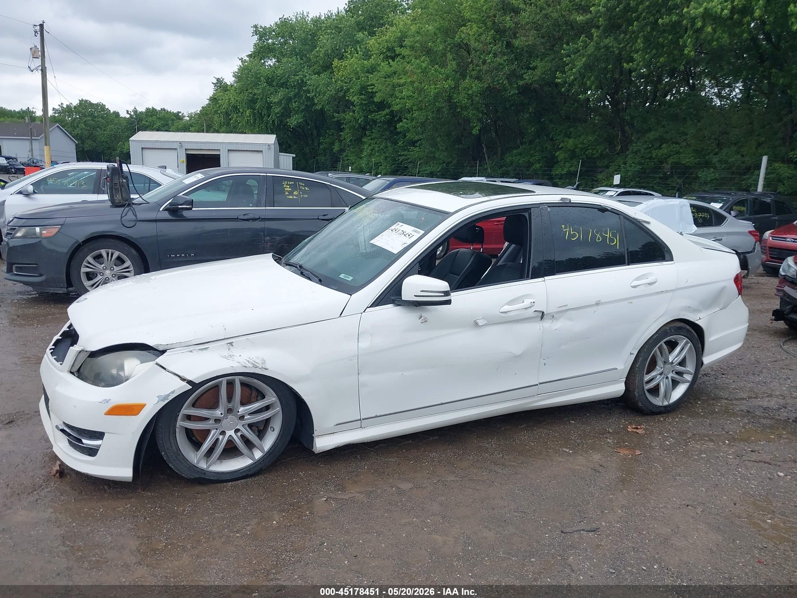 2013 Mercedes-benz C 300 Sport 4matic White vin: WDDGF8AB3DR266244