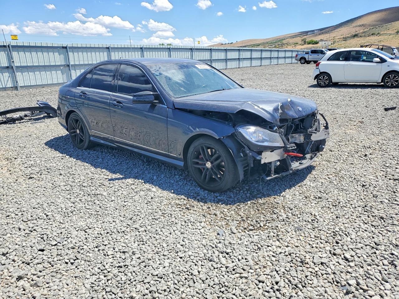2013 Mercedes-benz C 300 4matic Charcoal vin: WDDGF8AB3DR267233