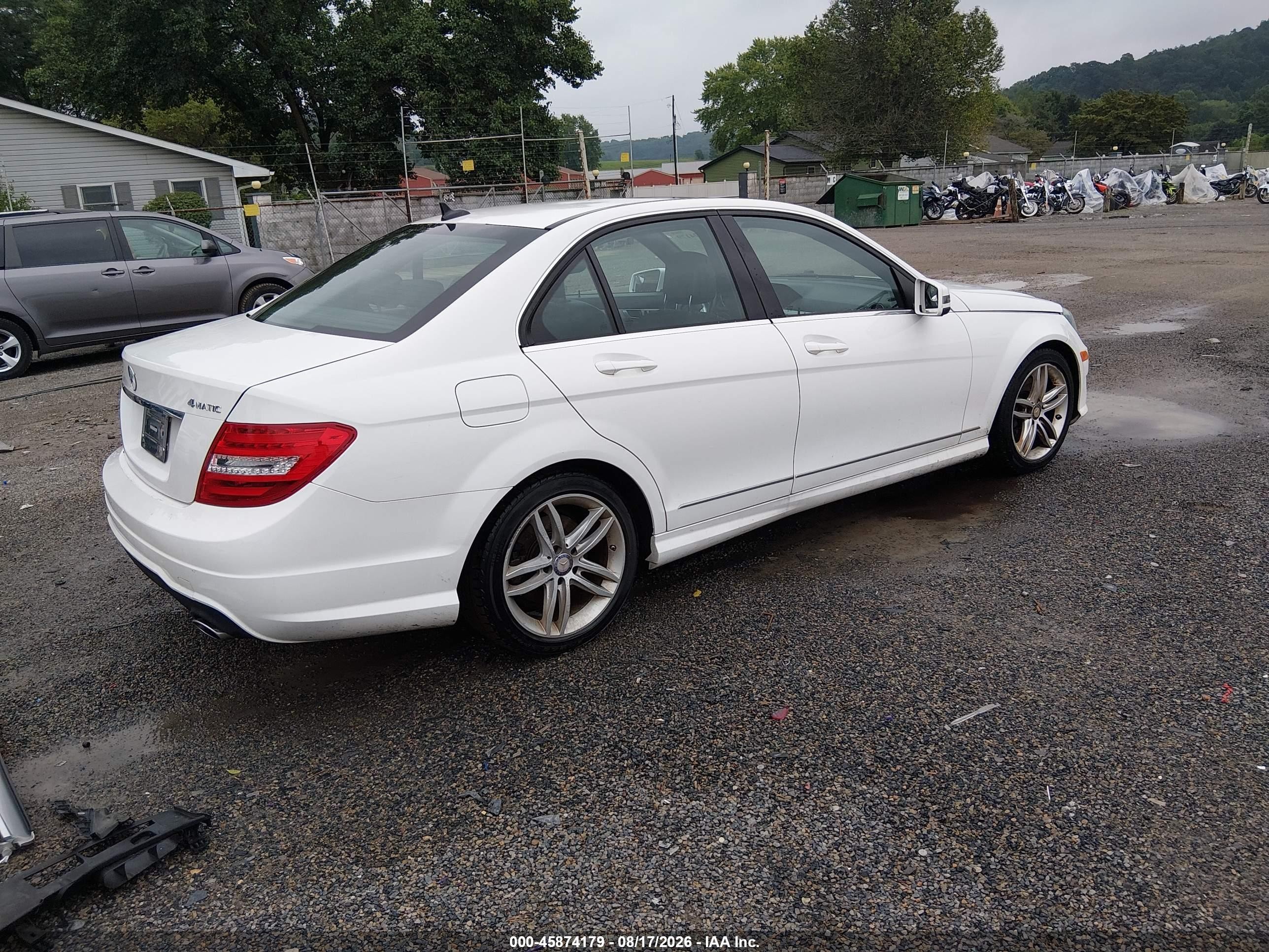 2013 Mercedes-benz C 300 Sport 4matic White vin: WDDGF8AB3DR296568