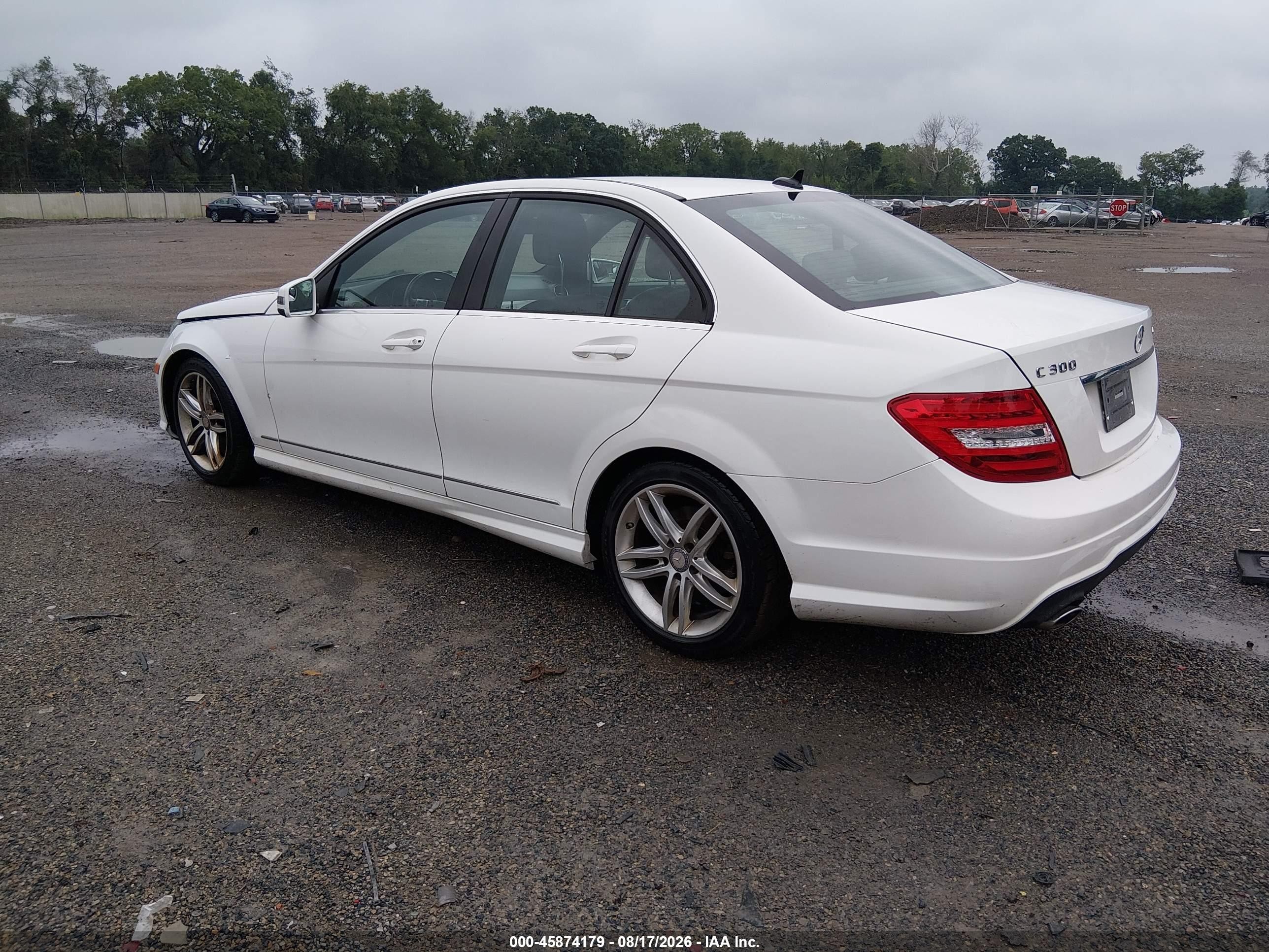 2013 Mercedes-benz C 300 Sport 4matic White vin: WDDGF8AB3DR296568