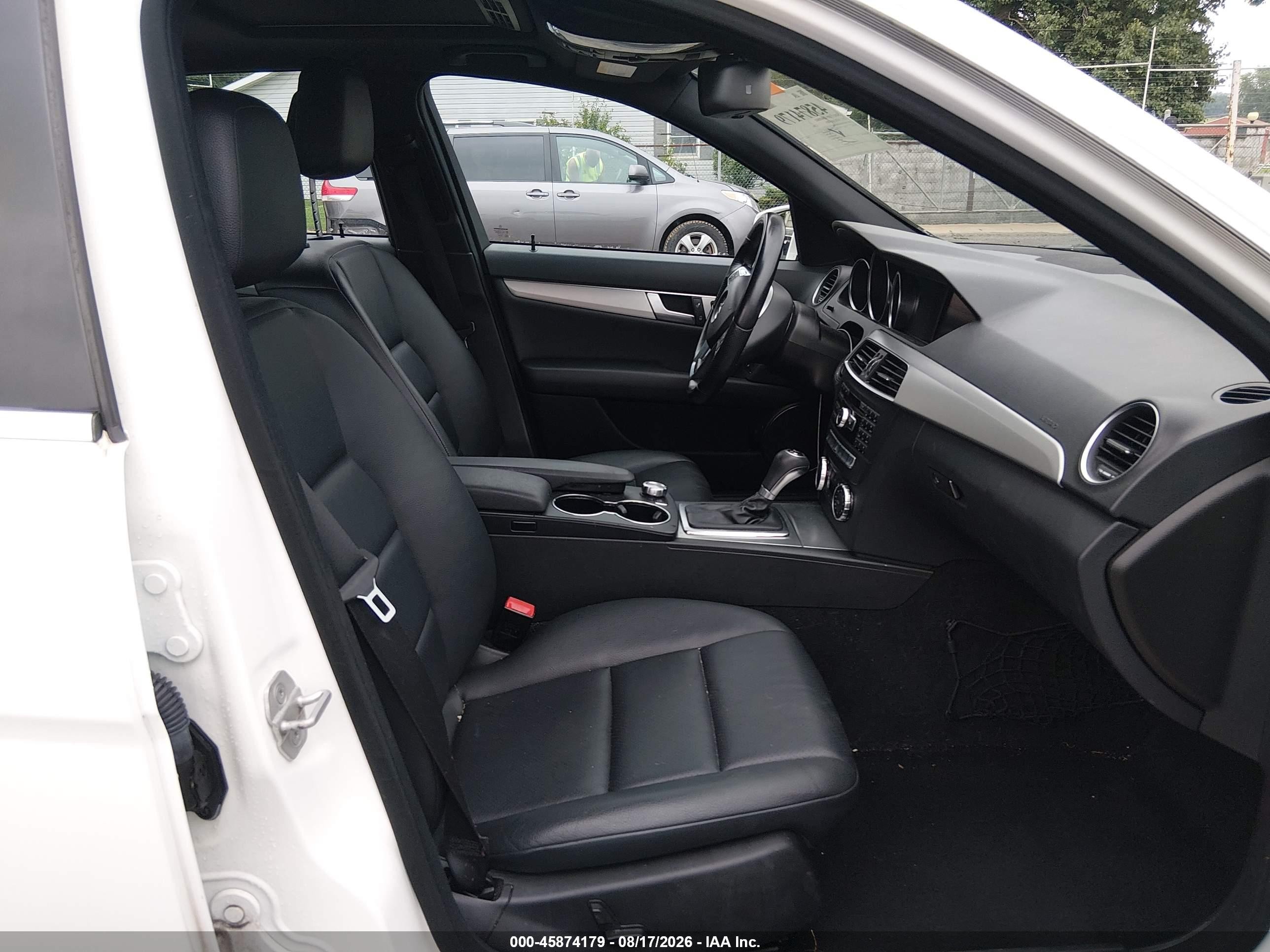 2013 Mercedes-benz C 300 Sport 4matic White vin: WDDGF8AB3DR296568