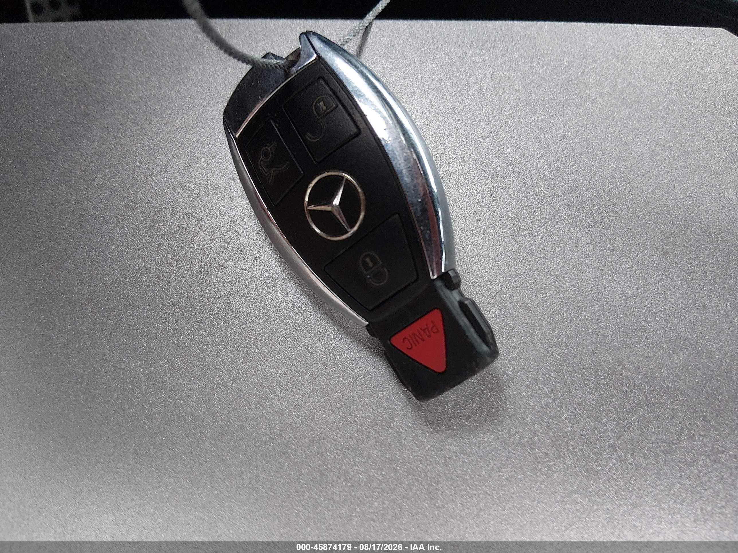 2013 Mercedes-benz C 300 Sport 4matic White vin: WDDGF8AB3DR296568