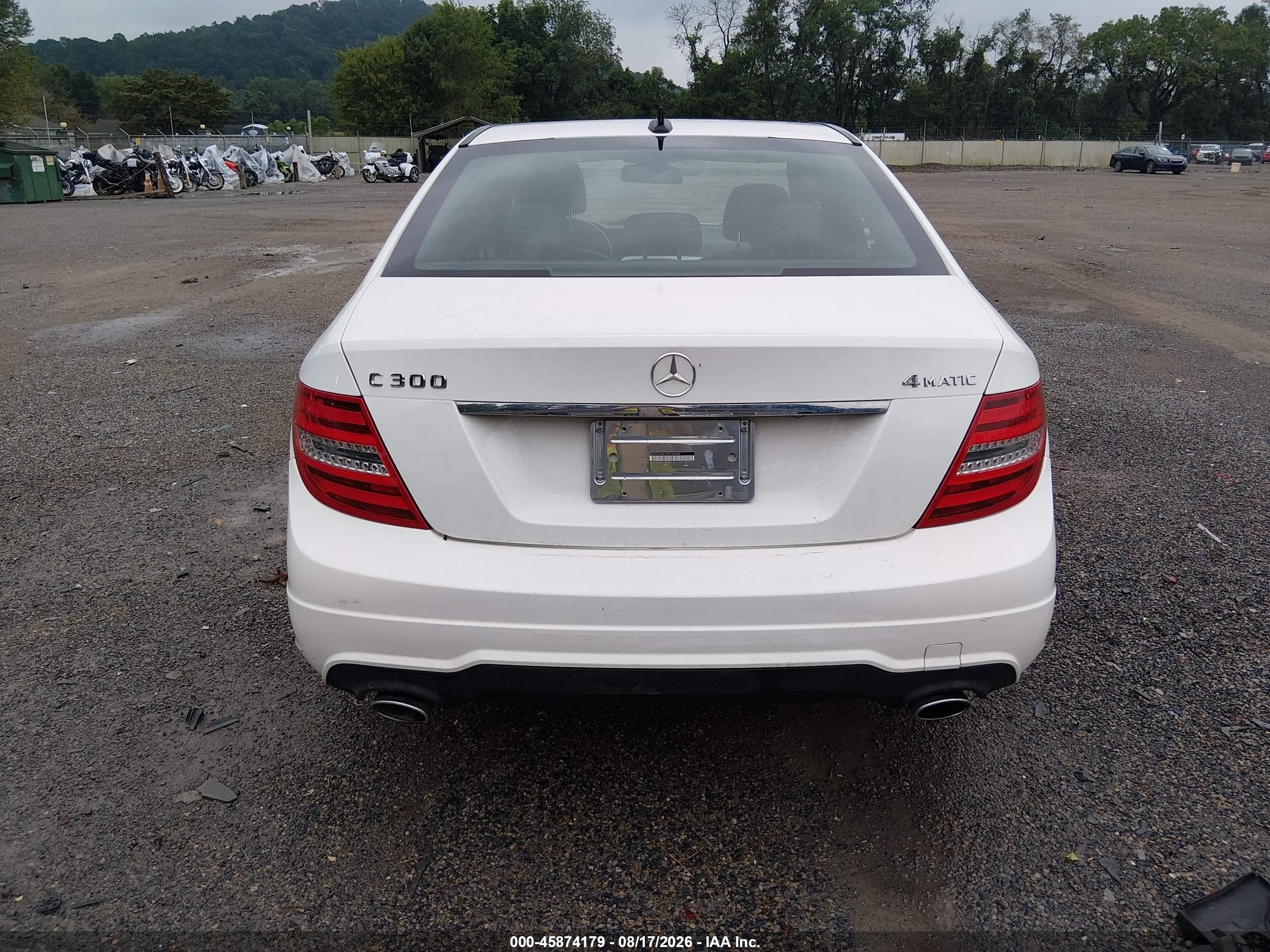 2013 Mercedes-benz C 300 Sport 4matic White vin: WDDGF8AB3DR296568