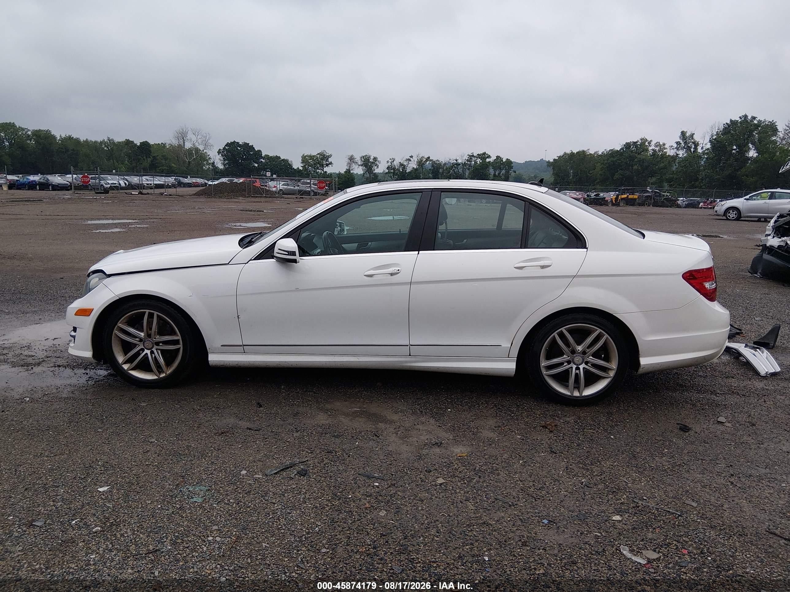 2013 Mercedes-benz C 300 Sport 4matic White vin: WDDGF8AB3DR296568