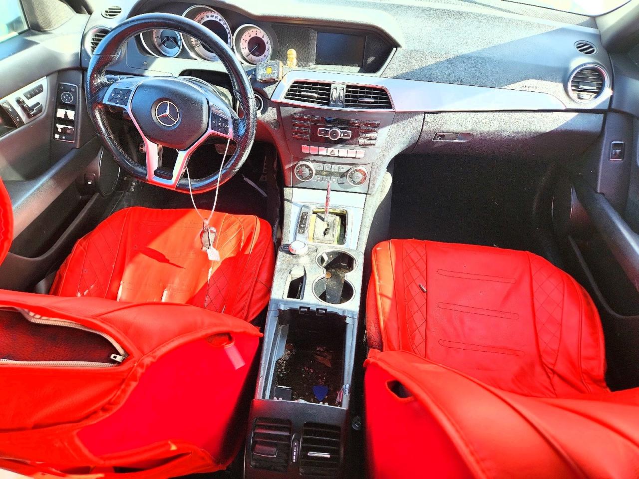 2014 Mercedes-benz C 300 4matic Белый vin: WDDGF8AB3EA942630