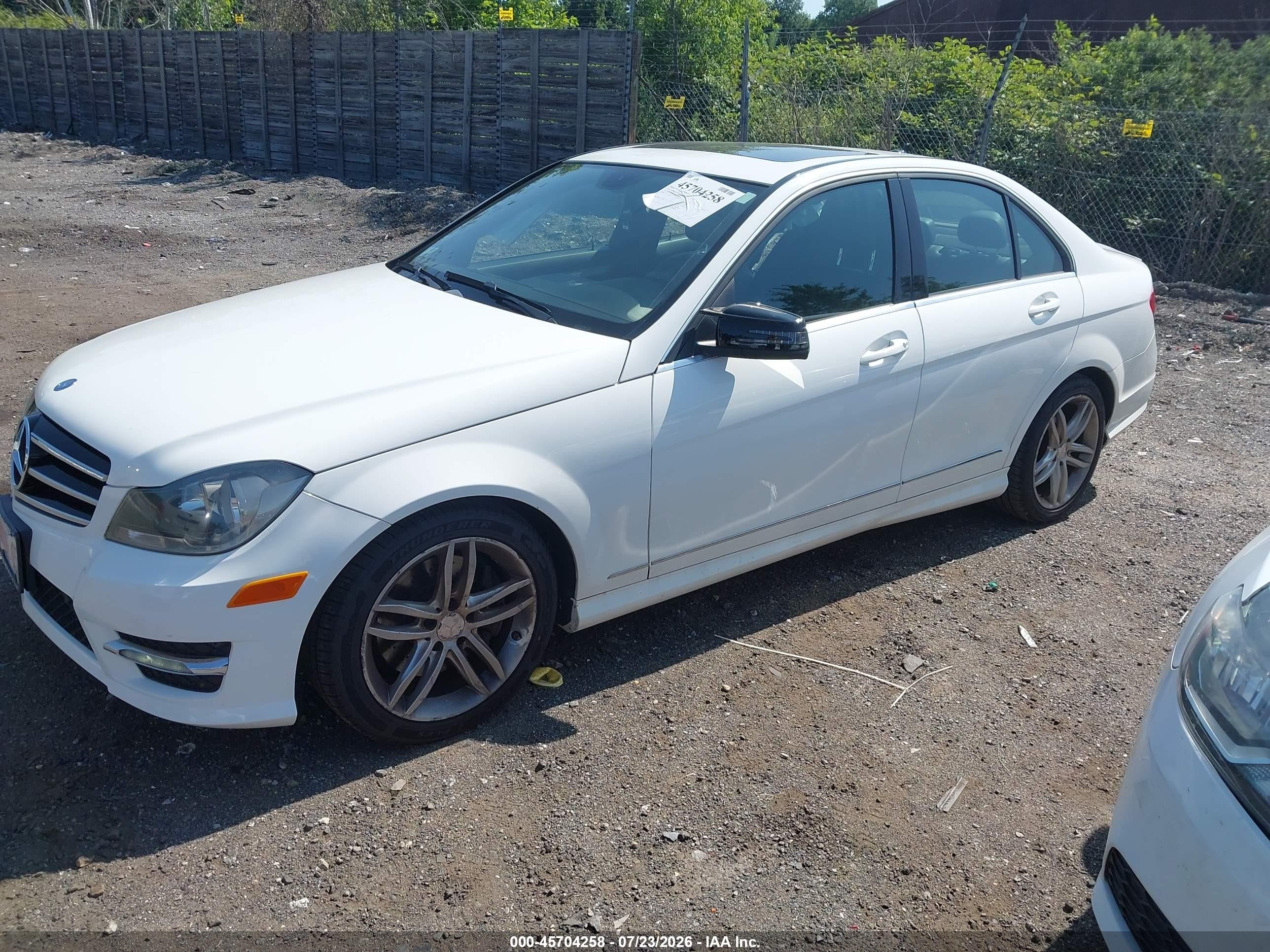 2014 Mercedes-benz C 300 Sport 4matic Белый vin: WDDGF8AB3ER307084