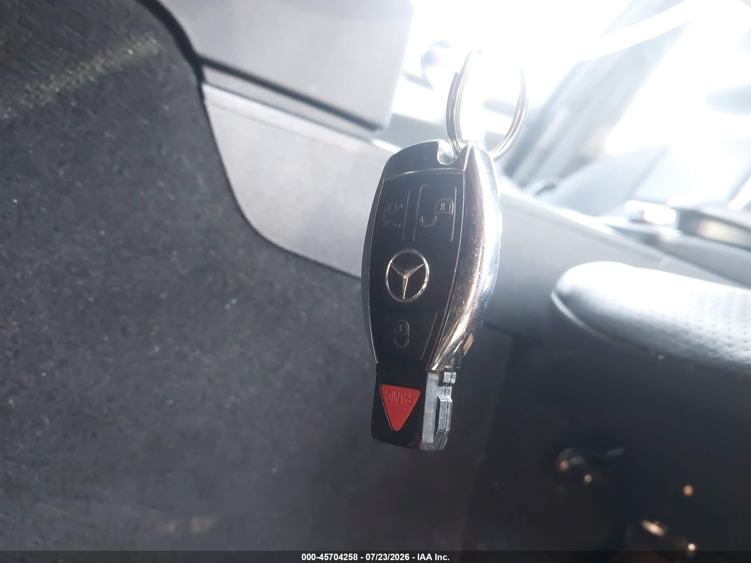 2014 Mercedes-benz C 300 Sport 4matic Белый vin: WDDGF8AB3ER307084