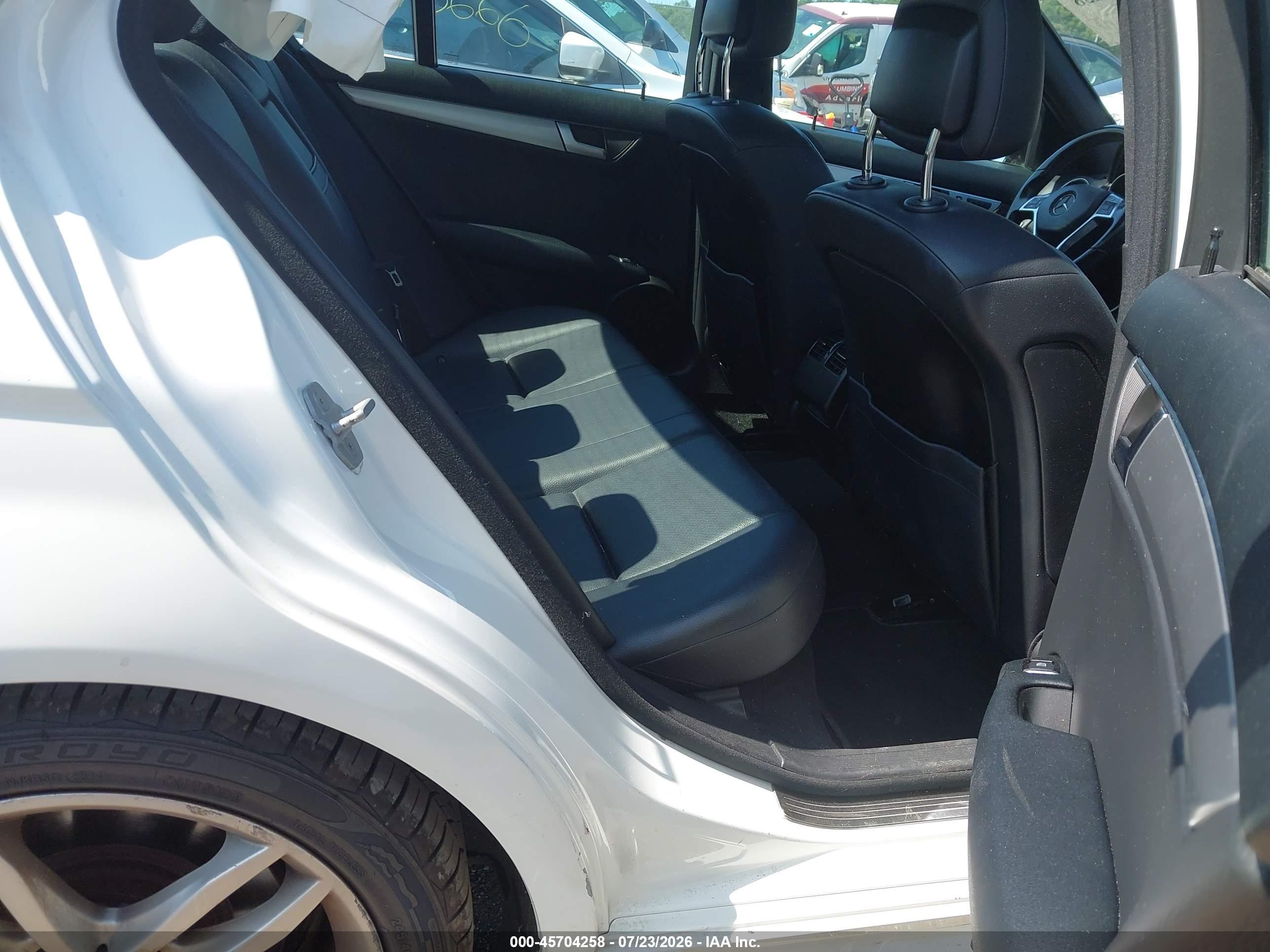 2014 Mercedes-benz C 300 Sport 4matic Белый vin: WDDGF8AB3ER307084
