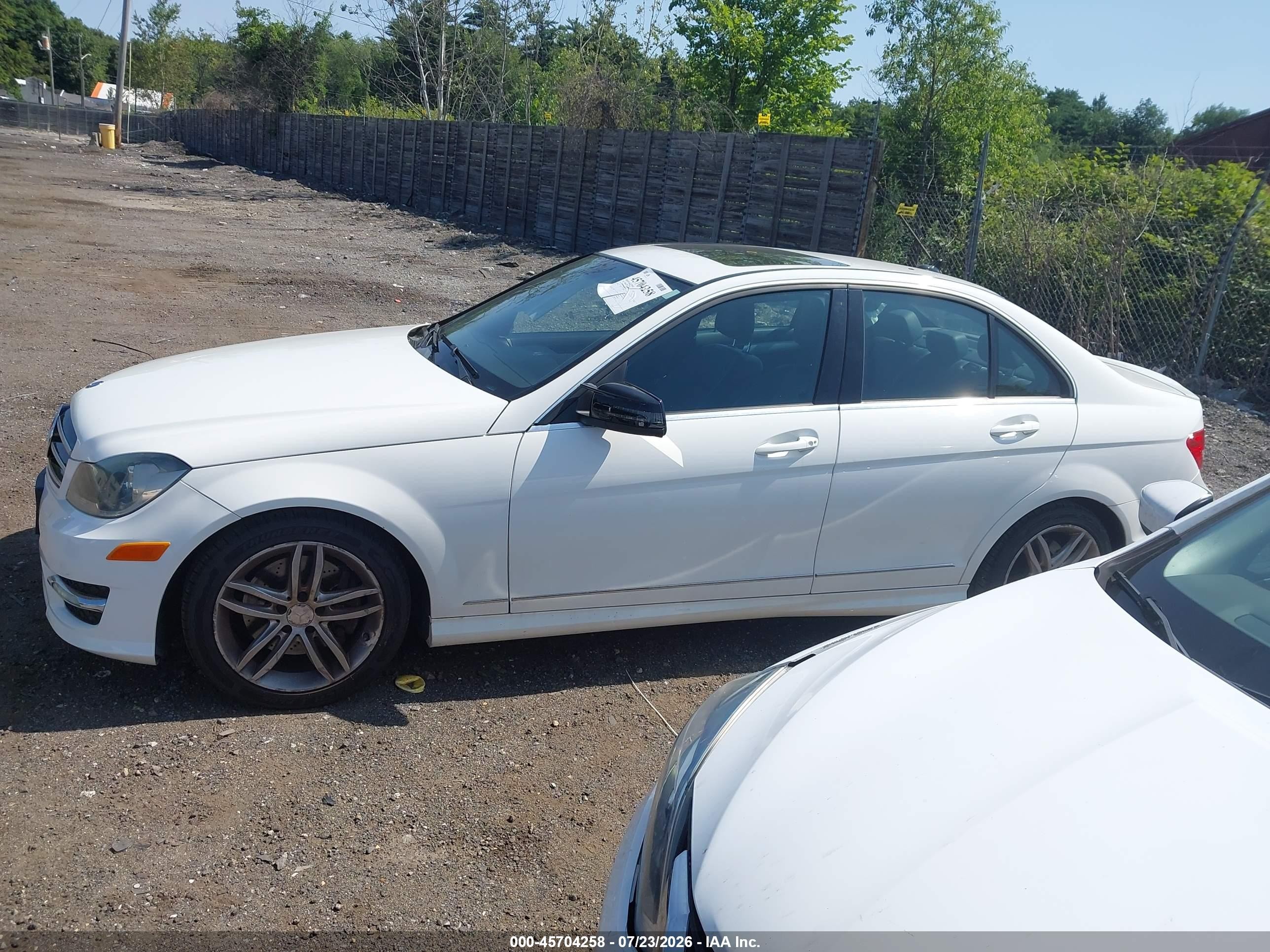 2014 Mercedes-benz C 300 Sport 4matic Белый vin: WDDGF8AB3ER307084