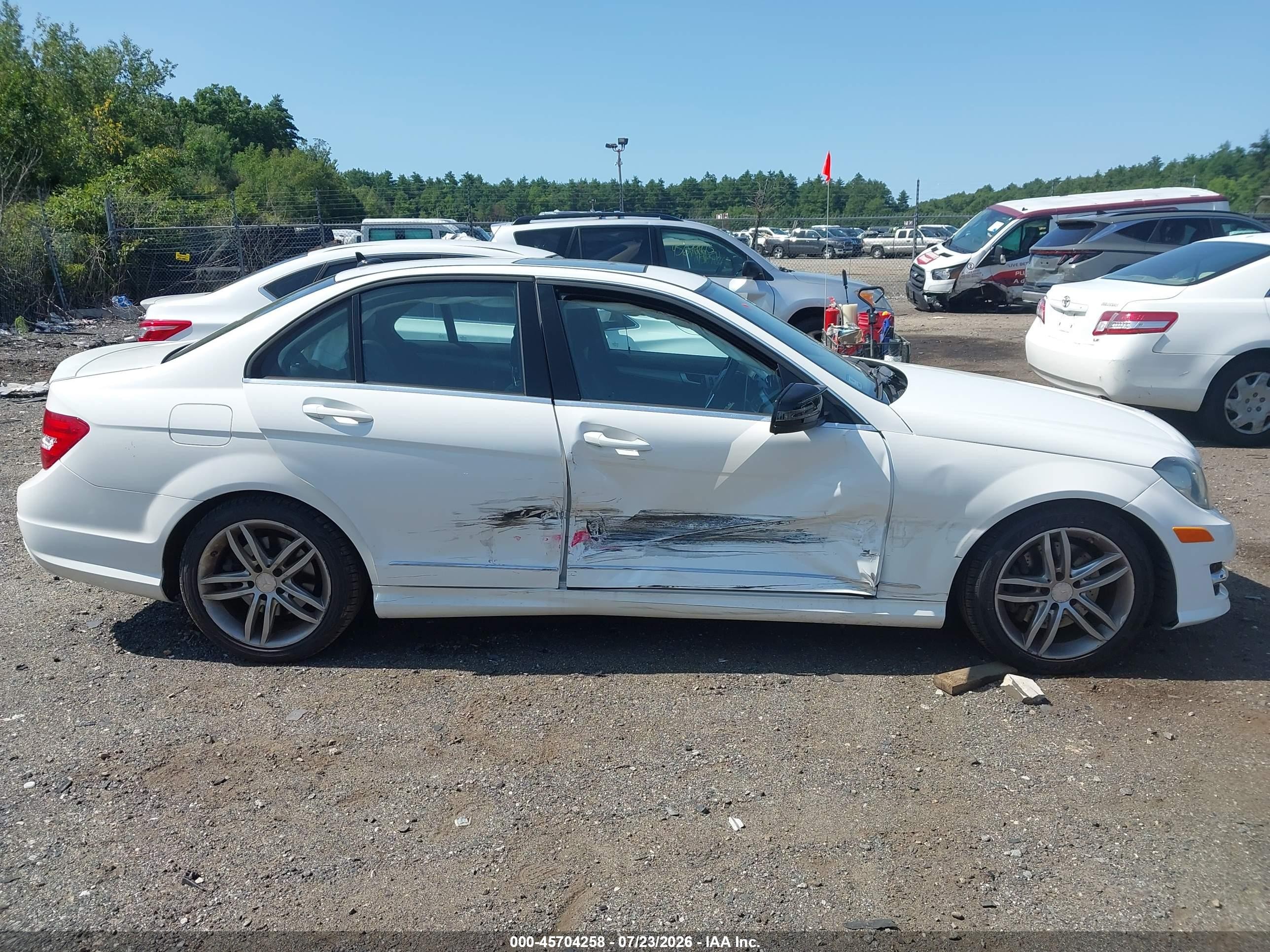 2014 Mercedes-benz C 300 Sport 4matic White vin: WDDGF8AB3ER307084