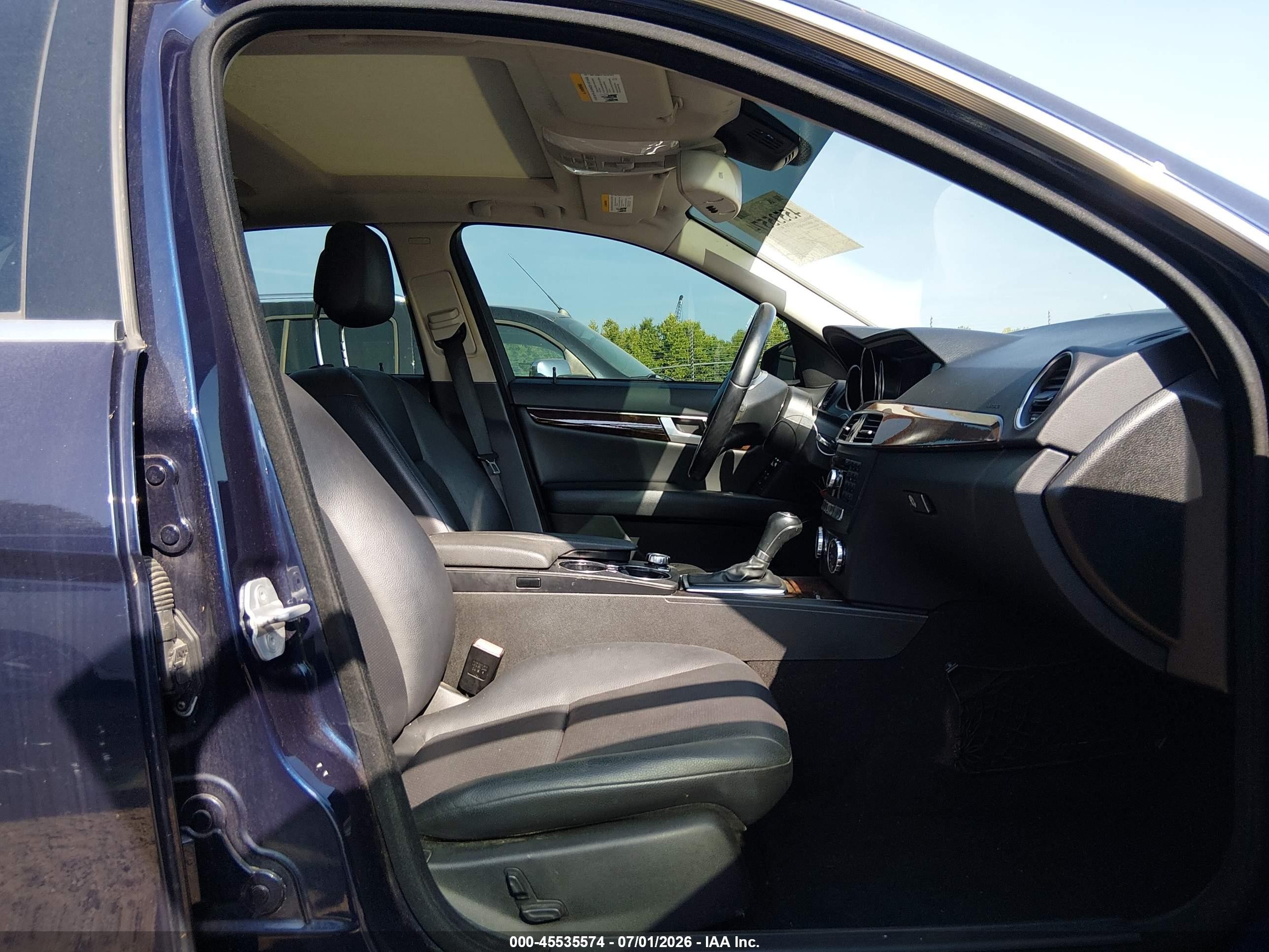 2014 Mercedes-benz C 300 Luxury 4matic Blue vin: WDDGF8AB3ER307215