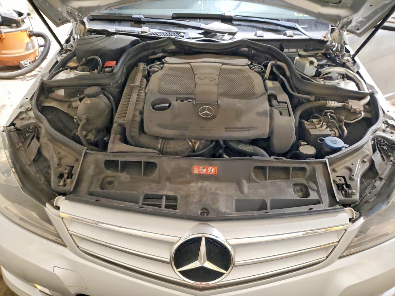 2013 Mercedes-benz C 300 4matic Silver vin: WDDGF8AB4DA840817