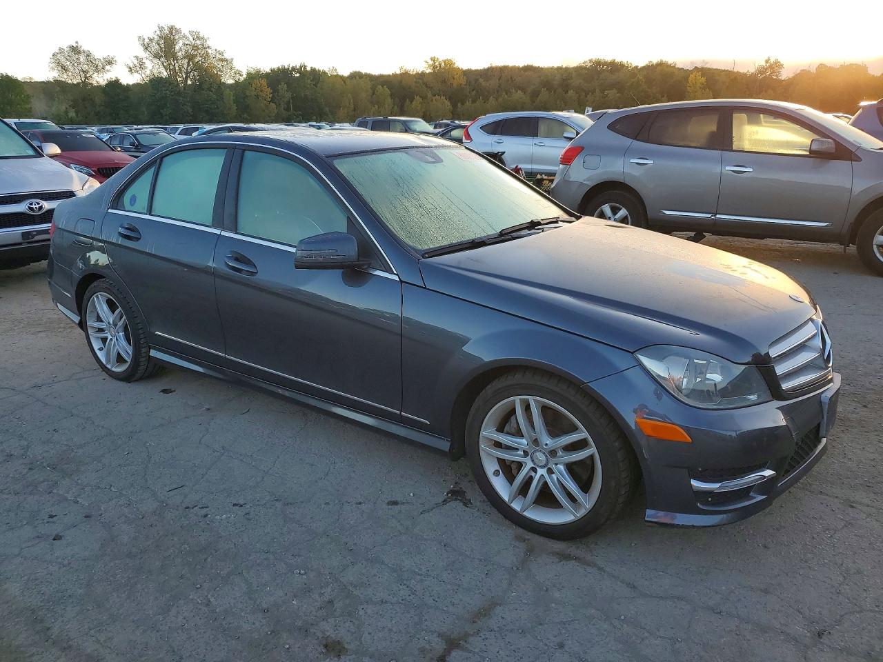 2013 Mercedes-benz C 300 4matic Charcoal vin: WDDGF8AB4DG141040